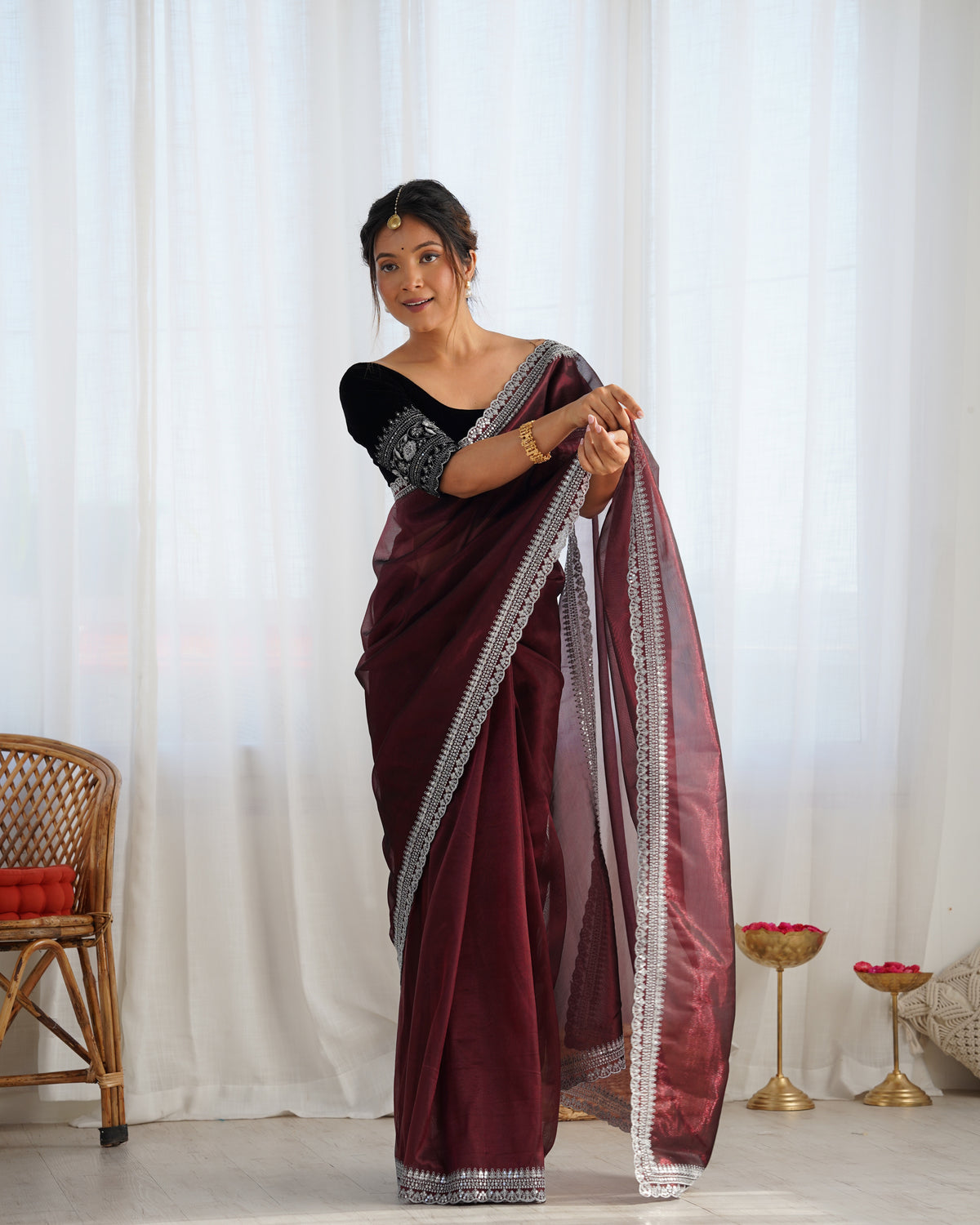 Urban Pallu Solid Organza Party Saree