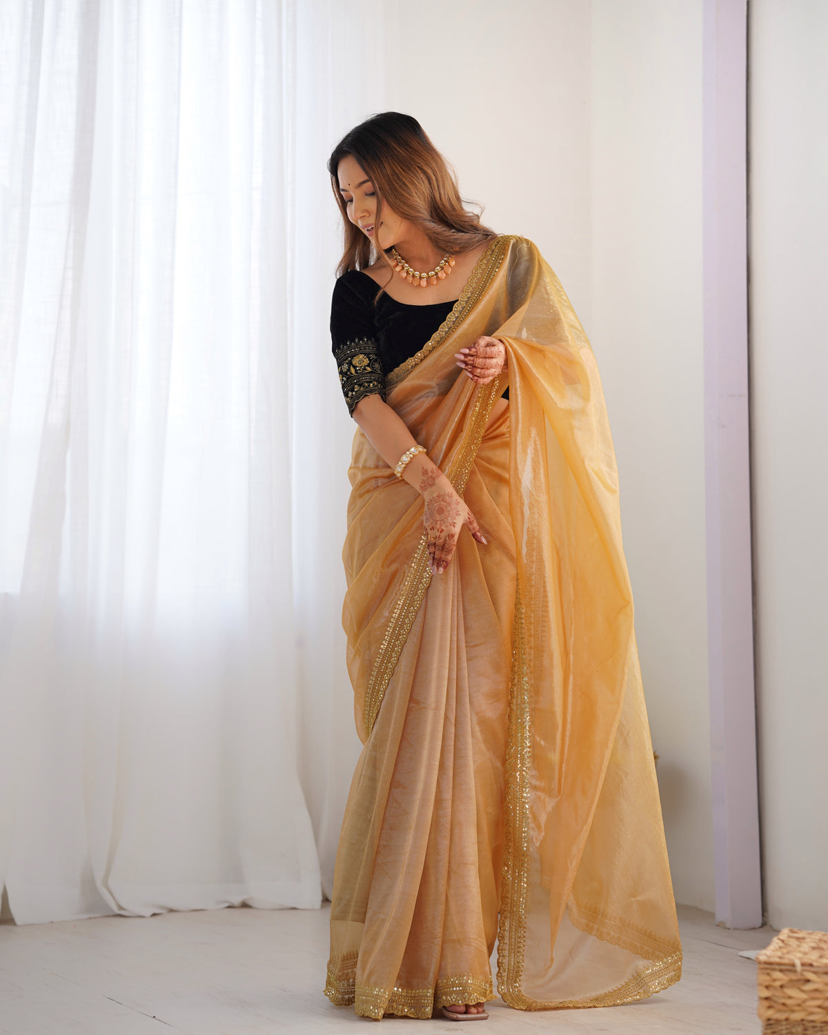 Urban Pallu Solid Organza Party Saree