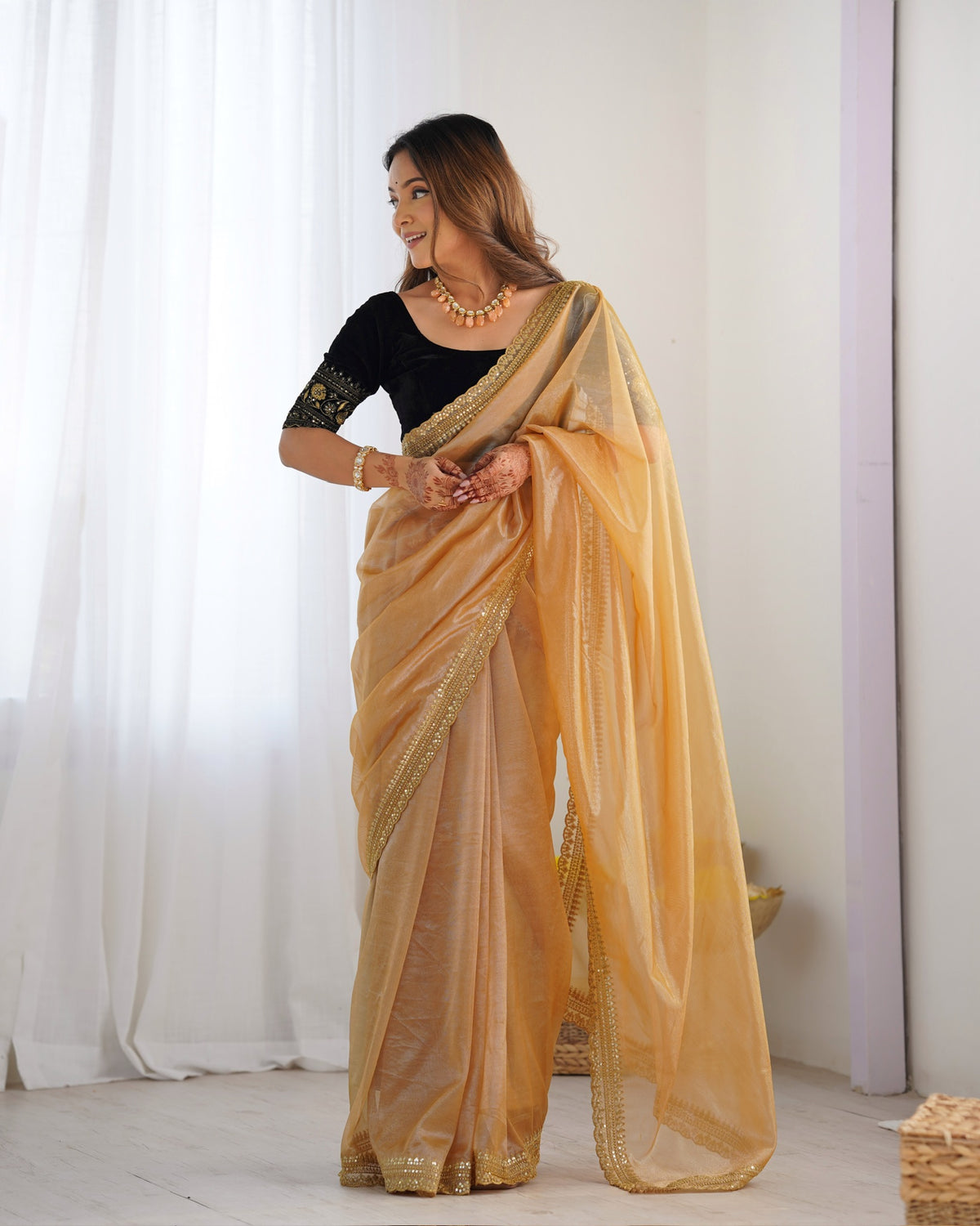 Urban Pallu Solid Organza Party Saree