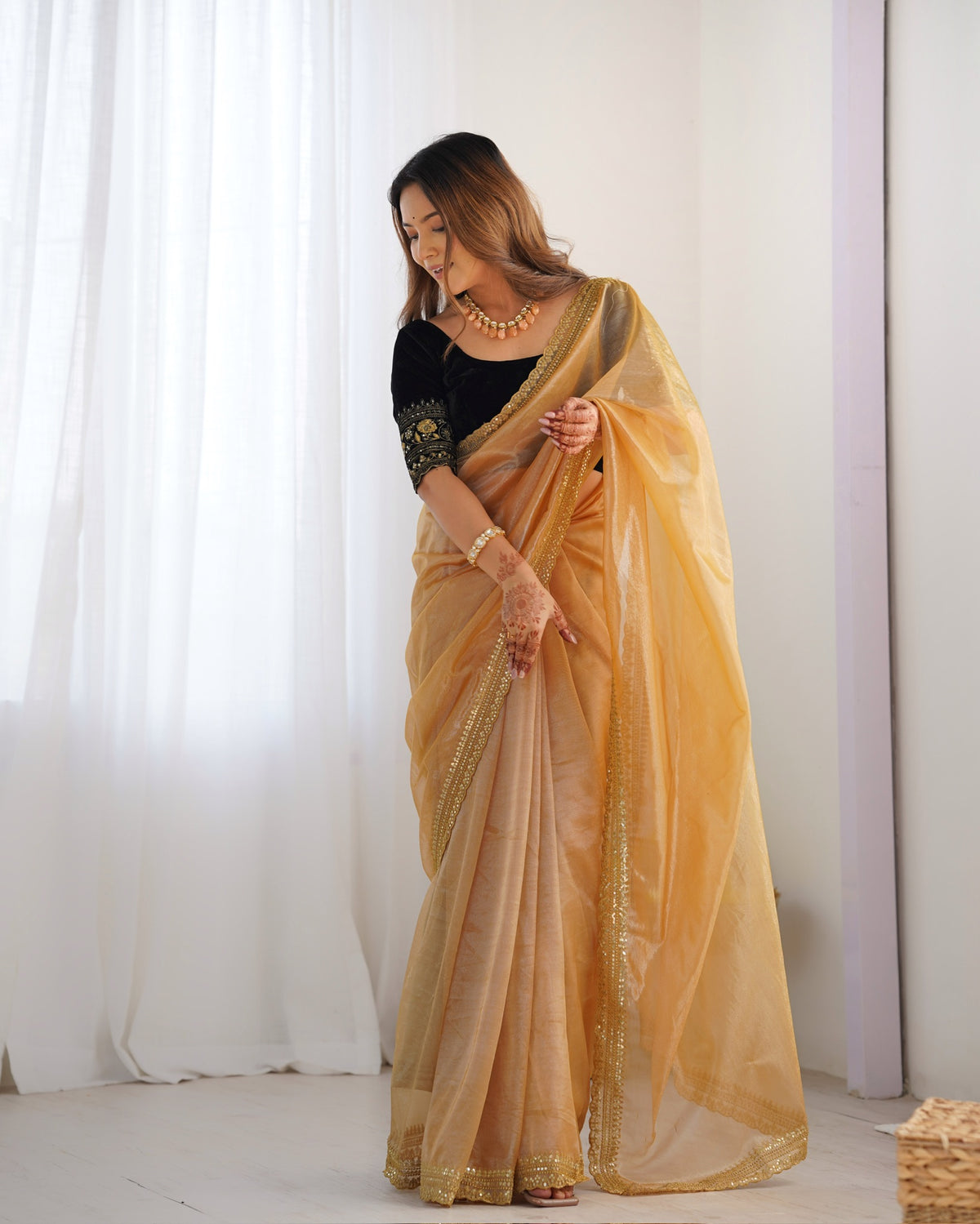 Urban Pallu Solid Organza Party Saree