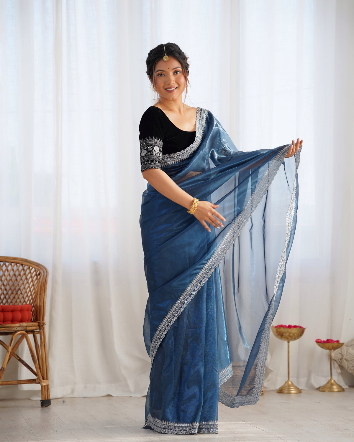 Urban Pallu Solid Organza Party Saree
