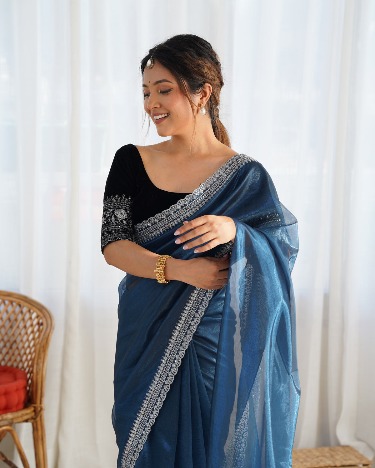 Urban Pallu Solid Organza Party Saree