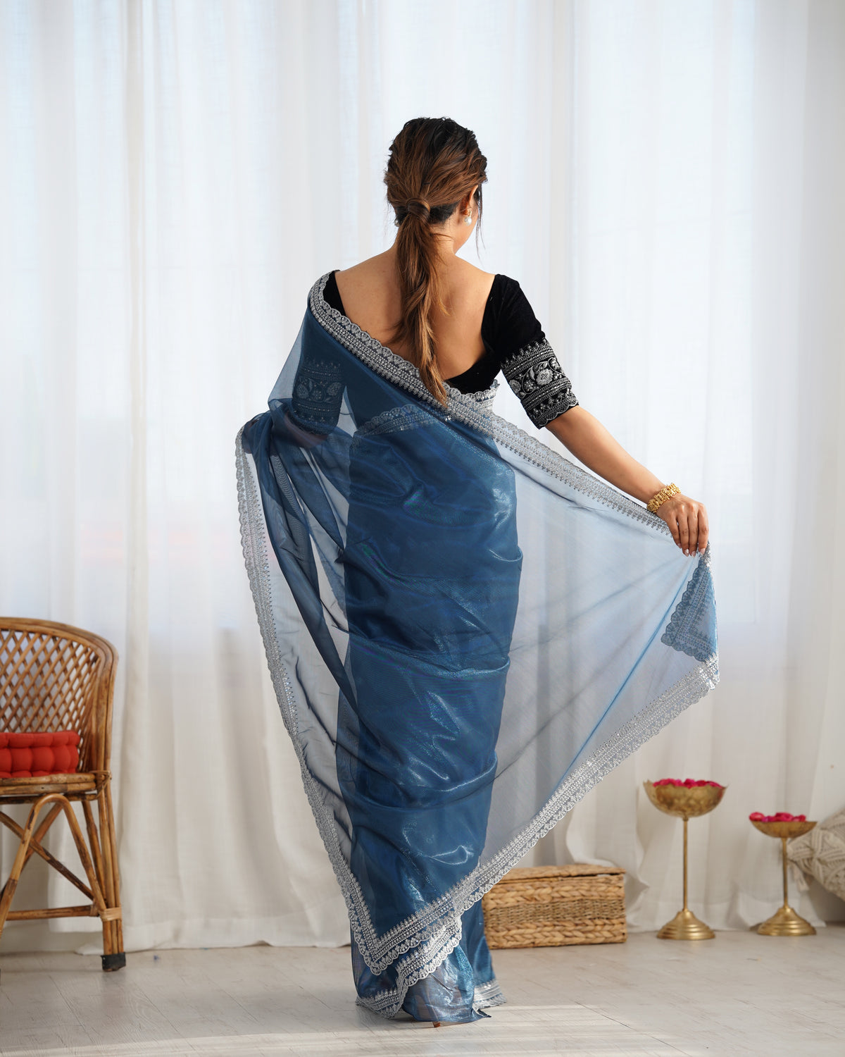Urban Pallu Solid Organza Party Saree