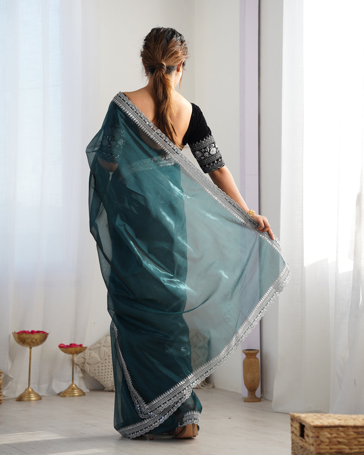 Urban Pallu Solid Organza Party Saree
