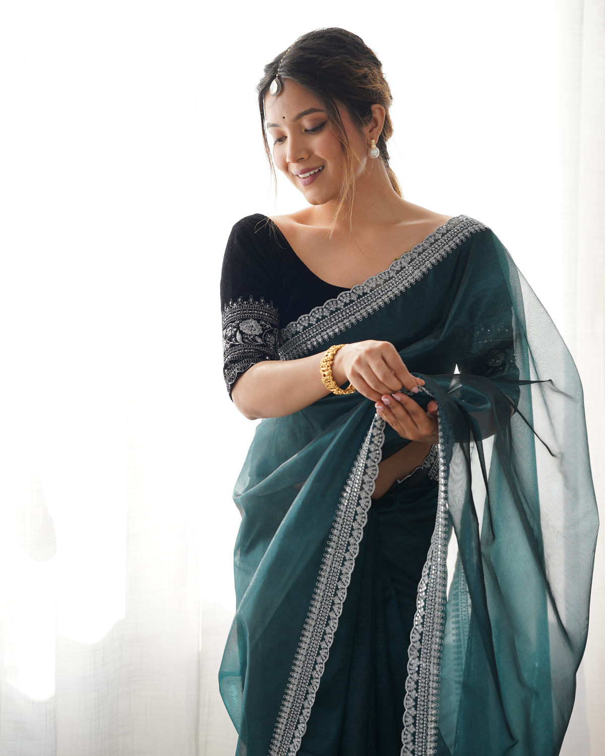 Urban Pallu Solid Organza Party Saree