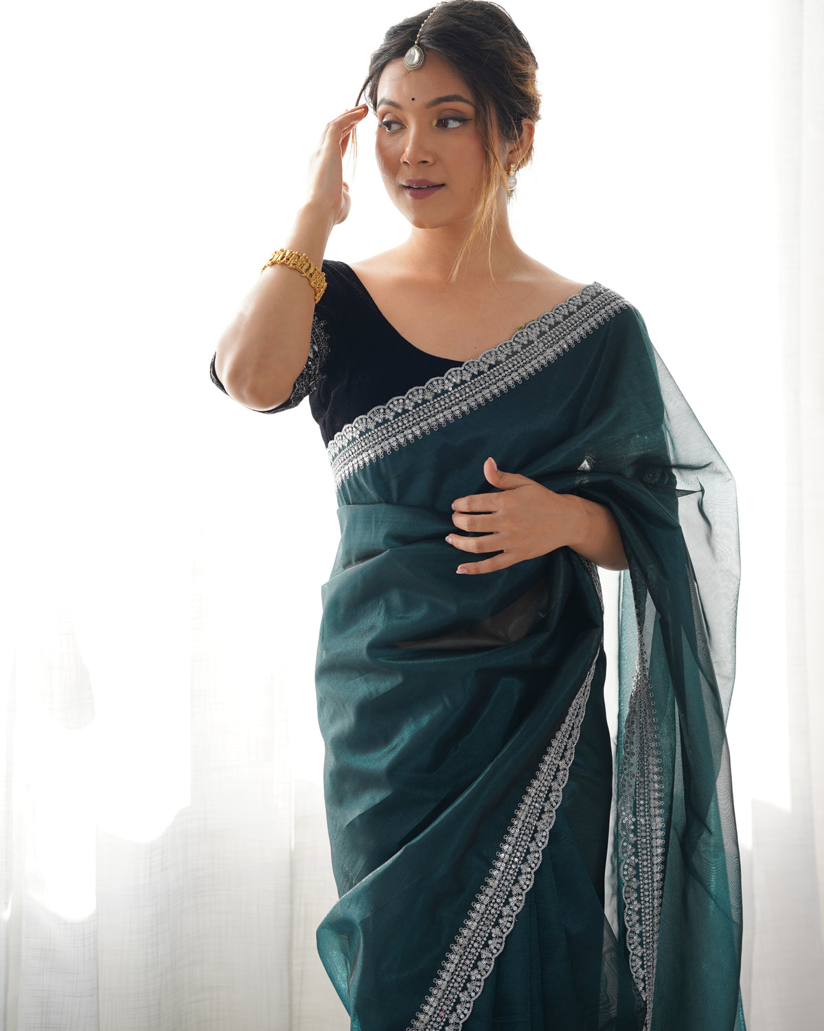 Urban Pallu Solid Organza Party Saree