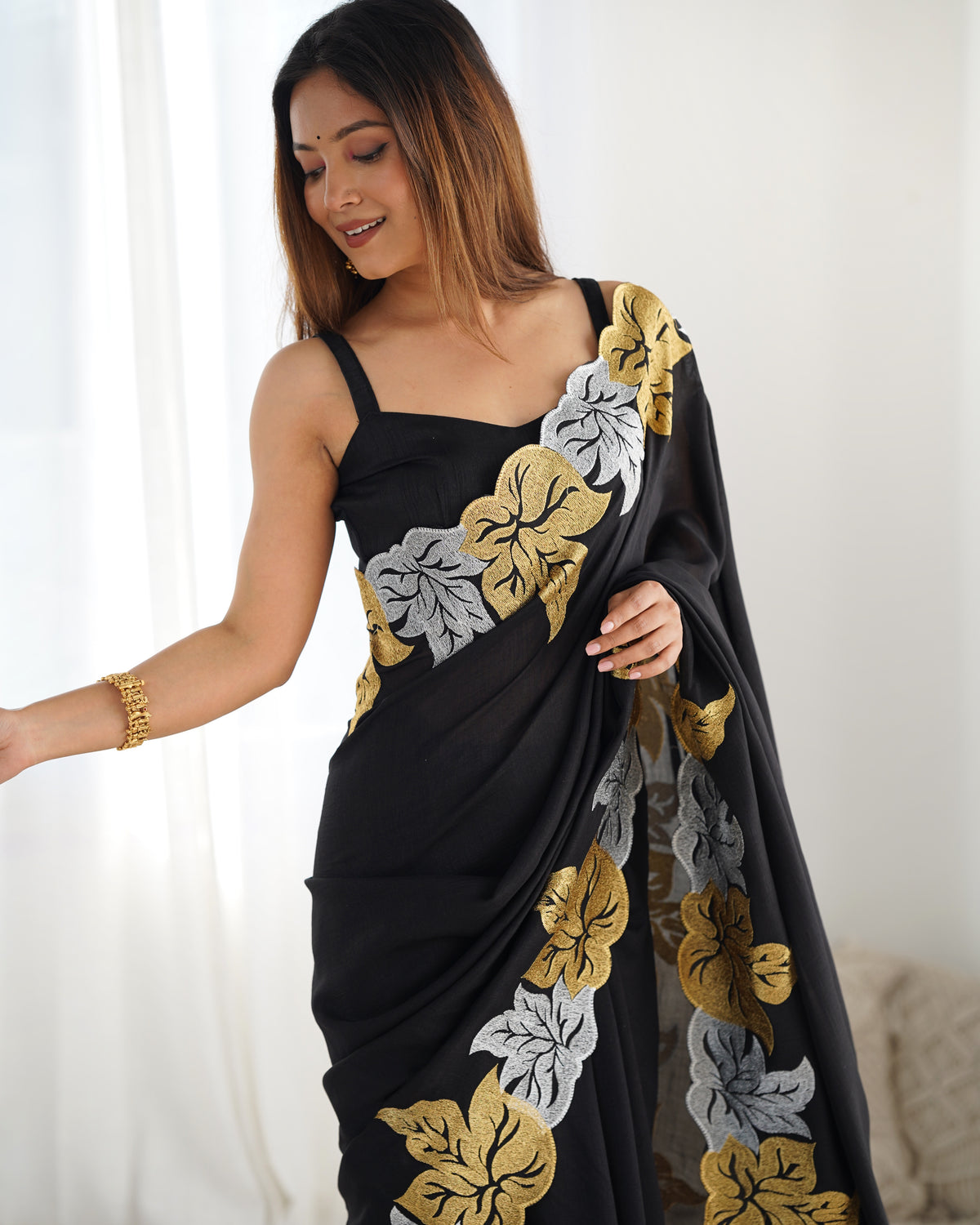 Urban Pallu Solid Poly Georgette Party Saree