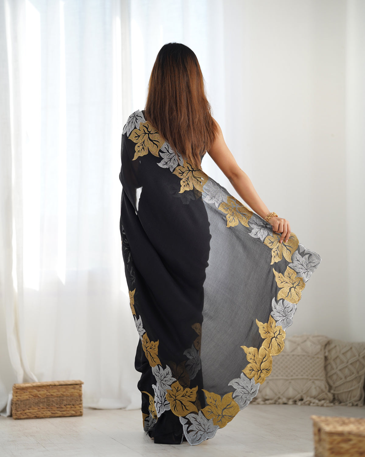 Urban Pallu Solid Poly Georgette Party Saree
