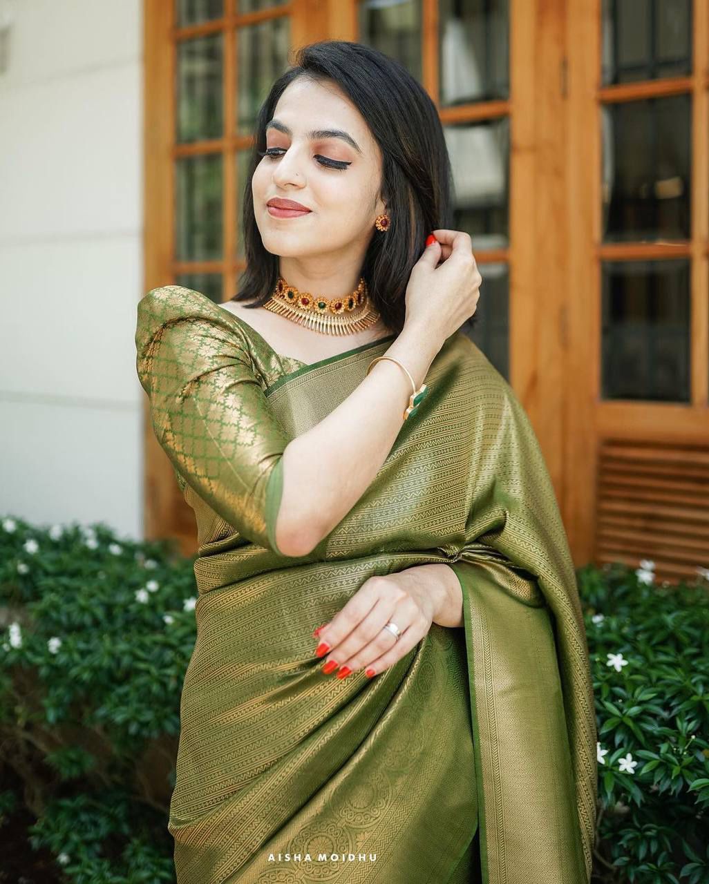 Urban Pallu Woven Design Silk Blend Work Saree