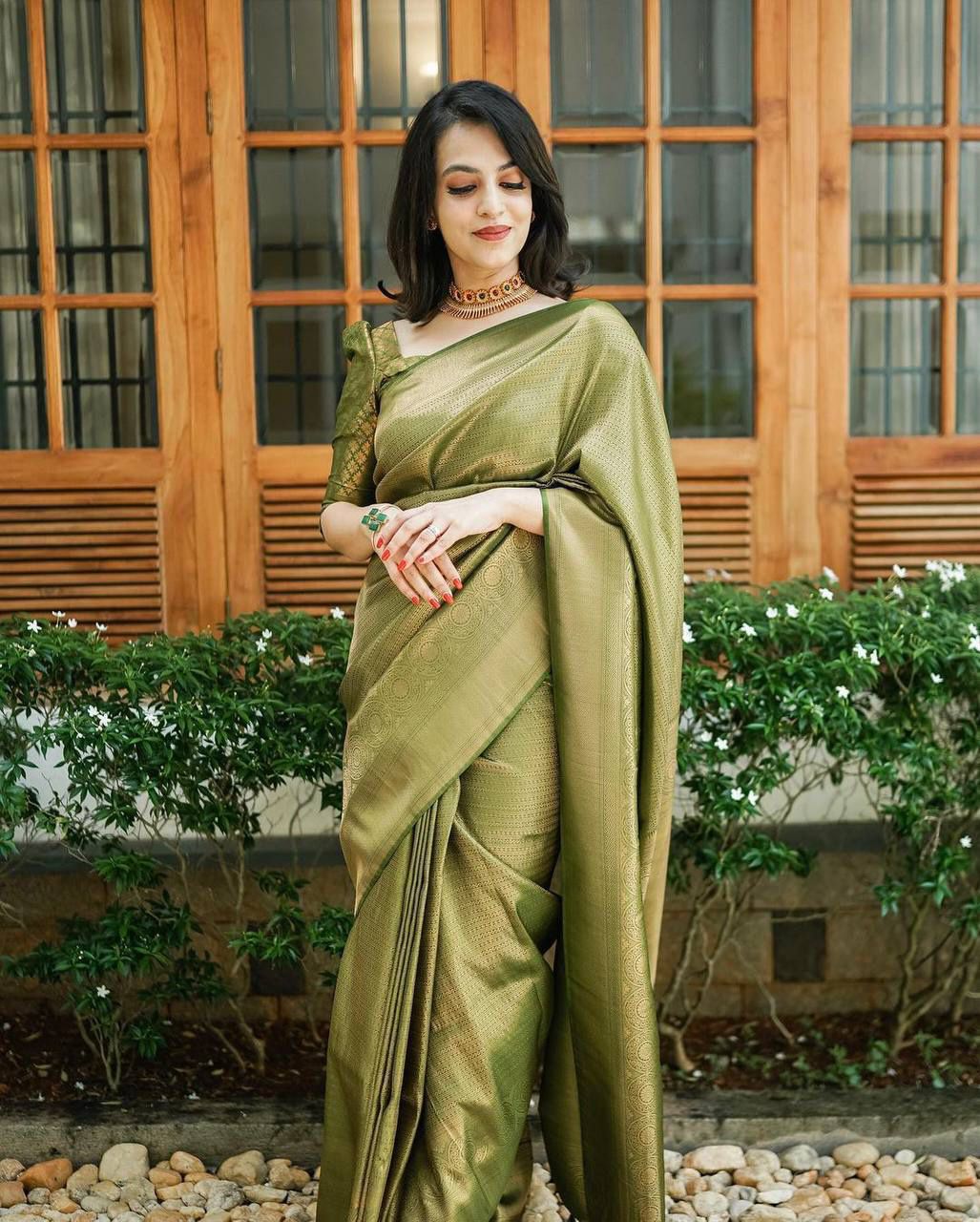 Urban Pallu Woven Design Silk Blend Work Saree