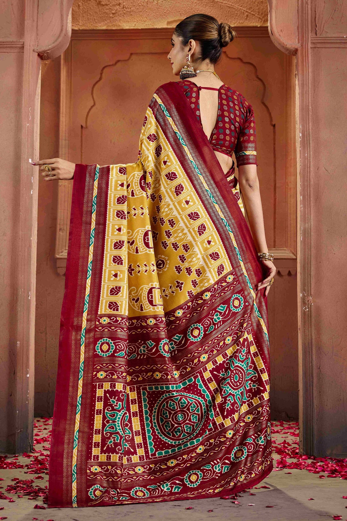 Urban Pallu Ethnic Motifs Silk Blend Fusion Patola Saree