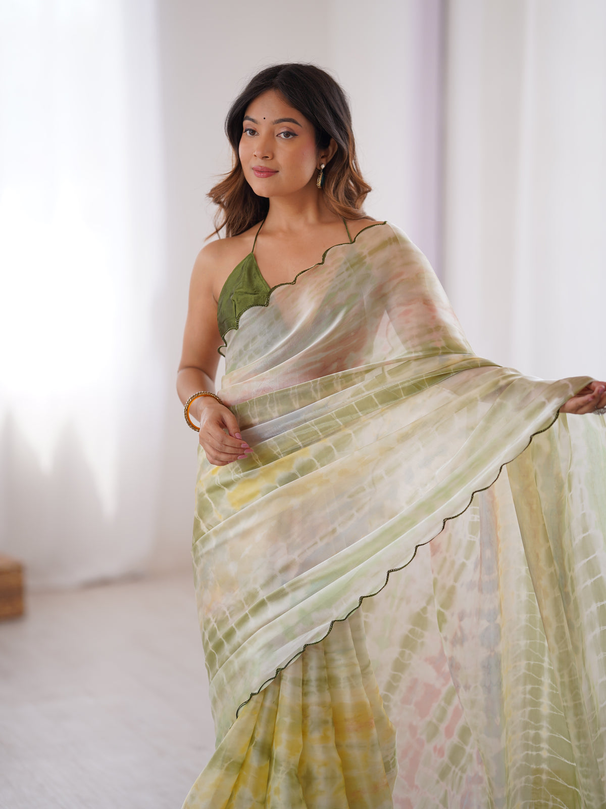 Urban Pallu Solid Organza Daily Saree