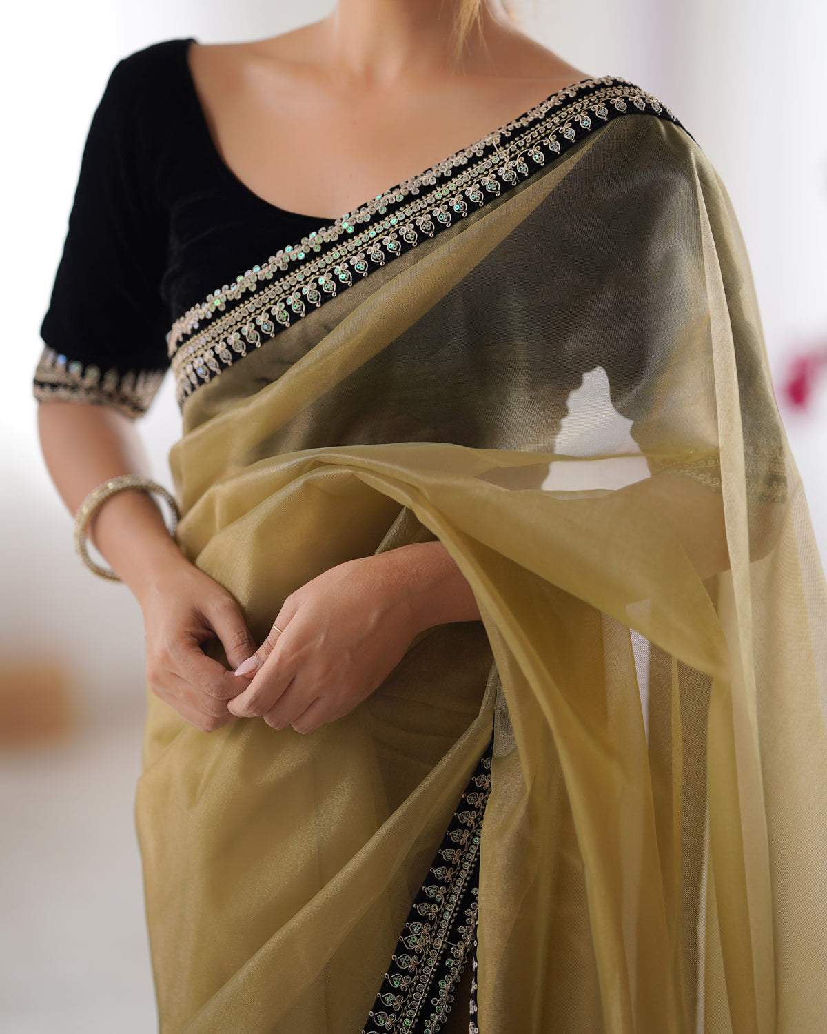 Urban Pallu Solid Poly Georgette Daily Saree