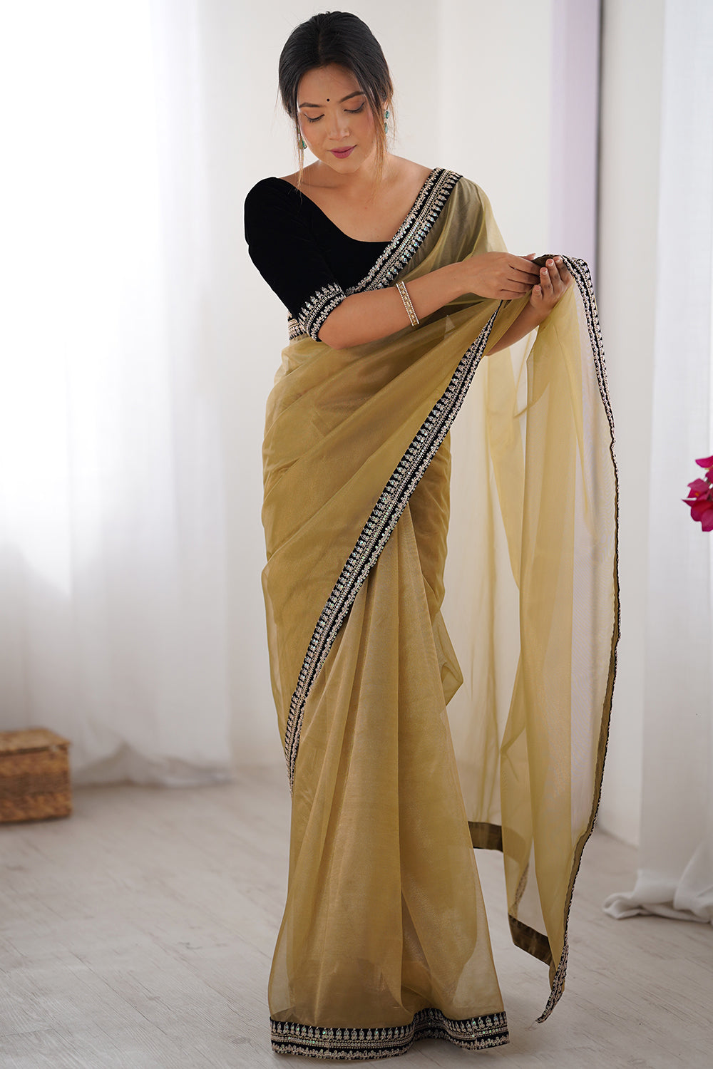 Urban Pallu Solid Poly Georgette Daily Saree