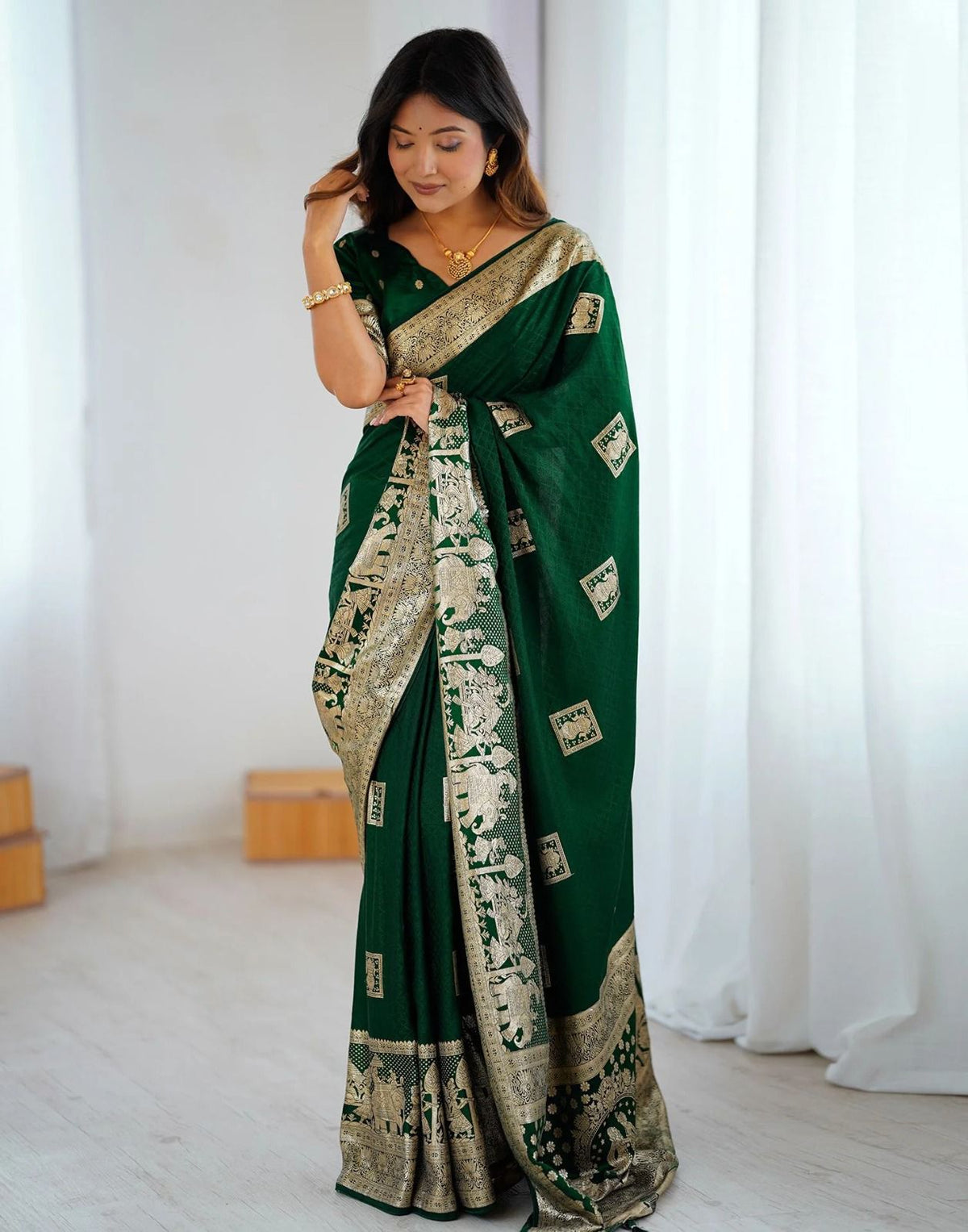 Urban Pallu Woven Design Silk Blend Traditional Saree