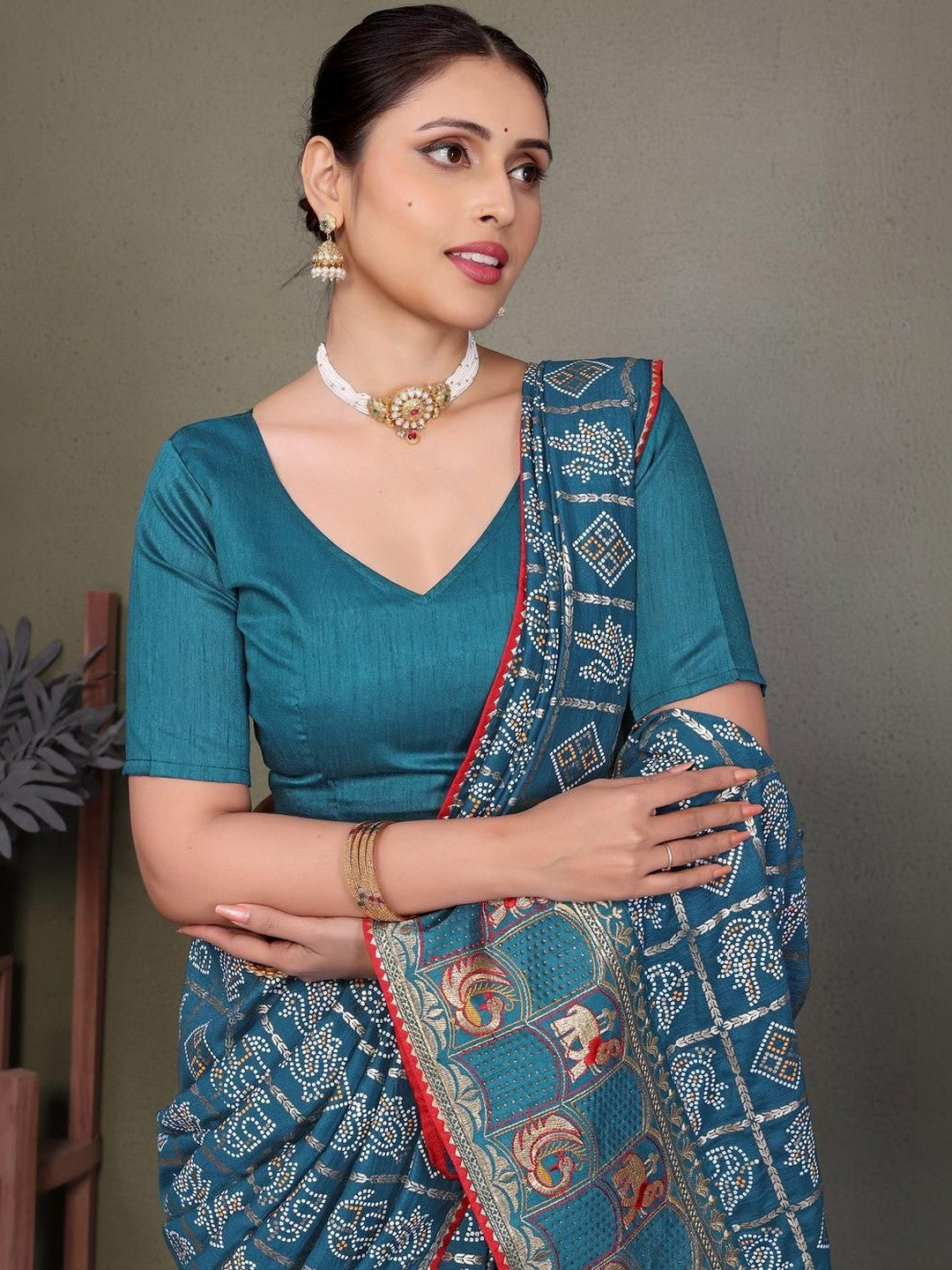 Urban Pallu Floral Sequinned Silk Blend Fusion Saree