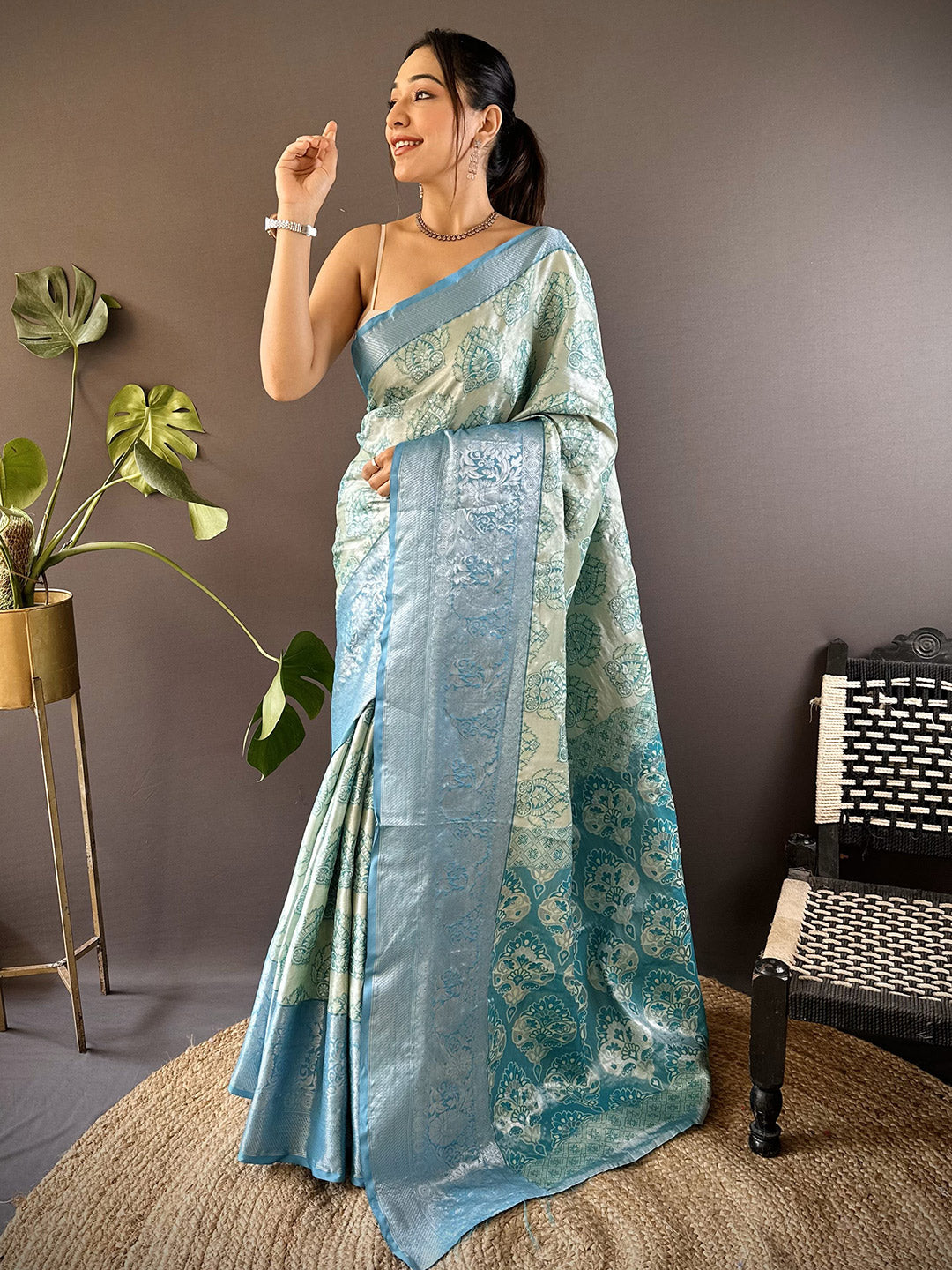 Urban Pallu Woven Design Silk Blend Traditional Saree