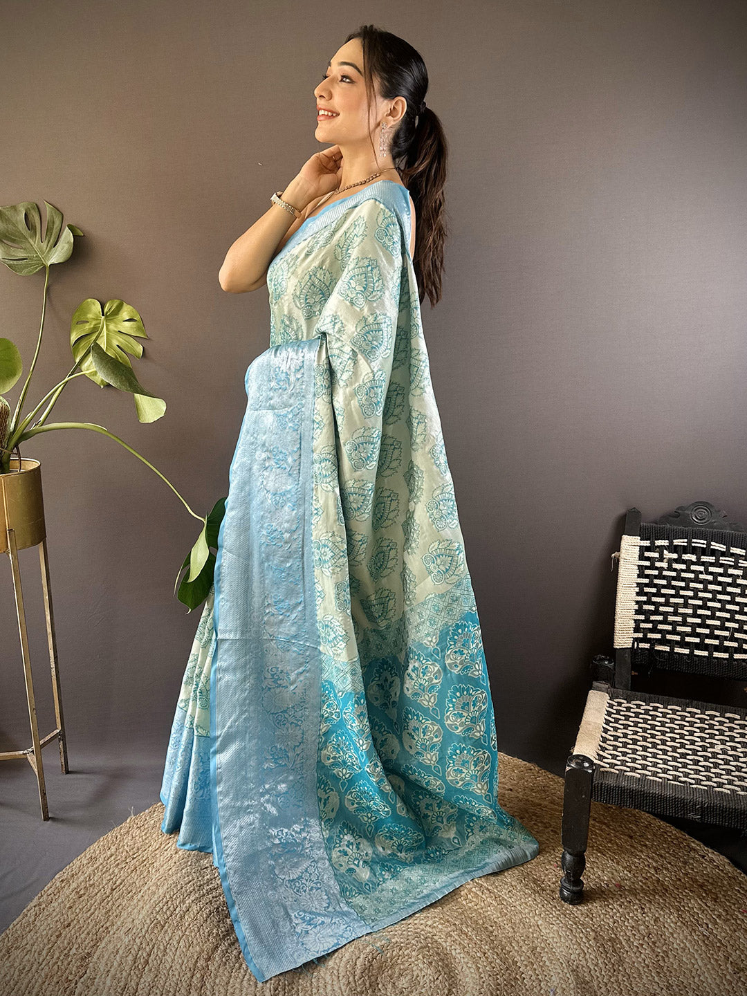 Urban Pallu Woven Design Silk Blend Traditional Saree