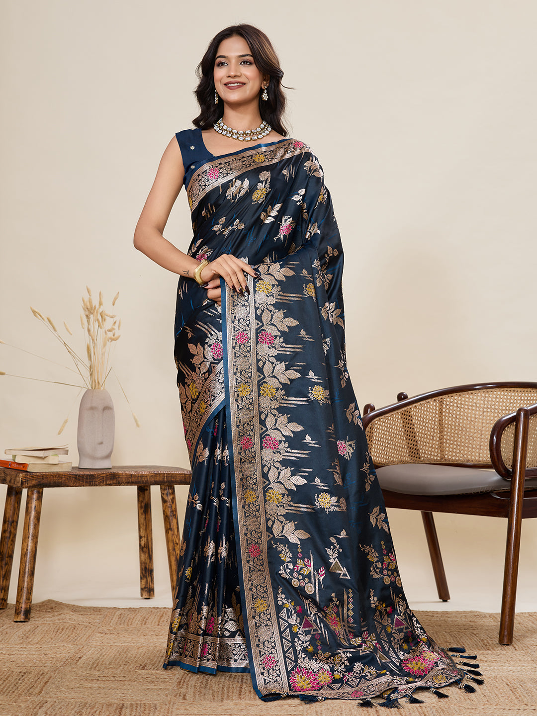 Urban Pallu Woven Design Silk Blend Party Saree