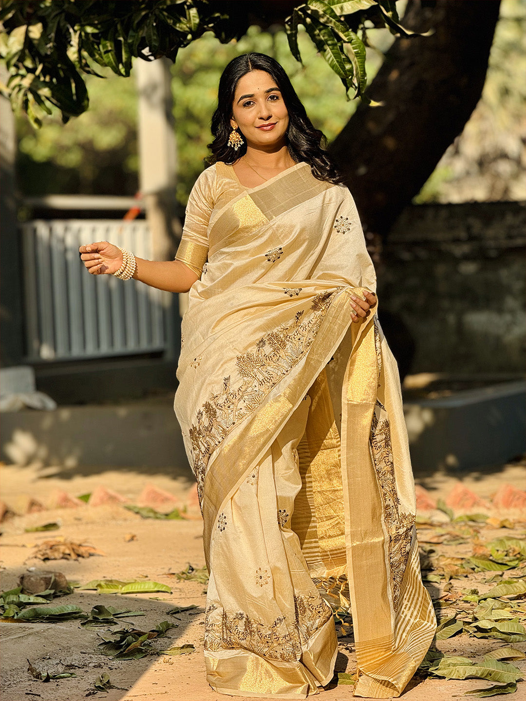 Urban Pallu Woven Design Silk Blend Traditional Saree