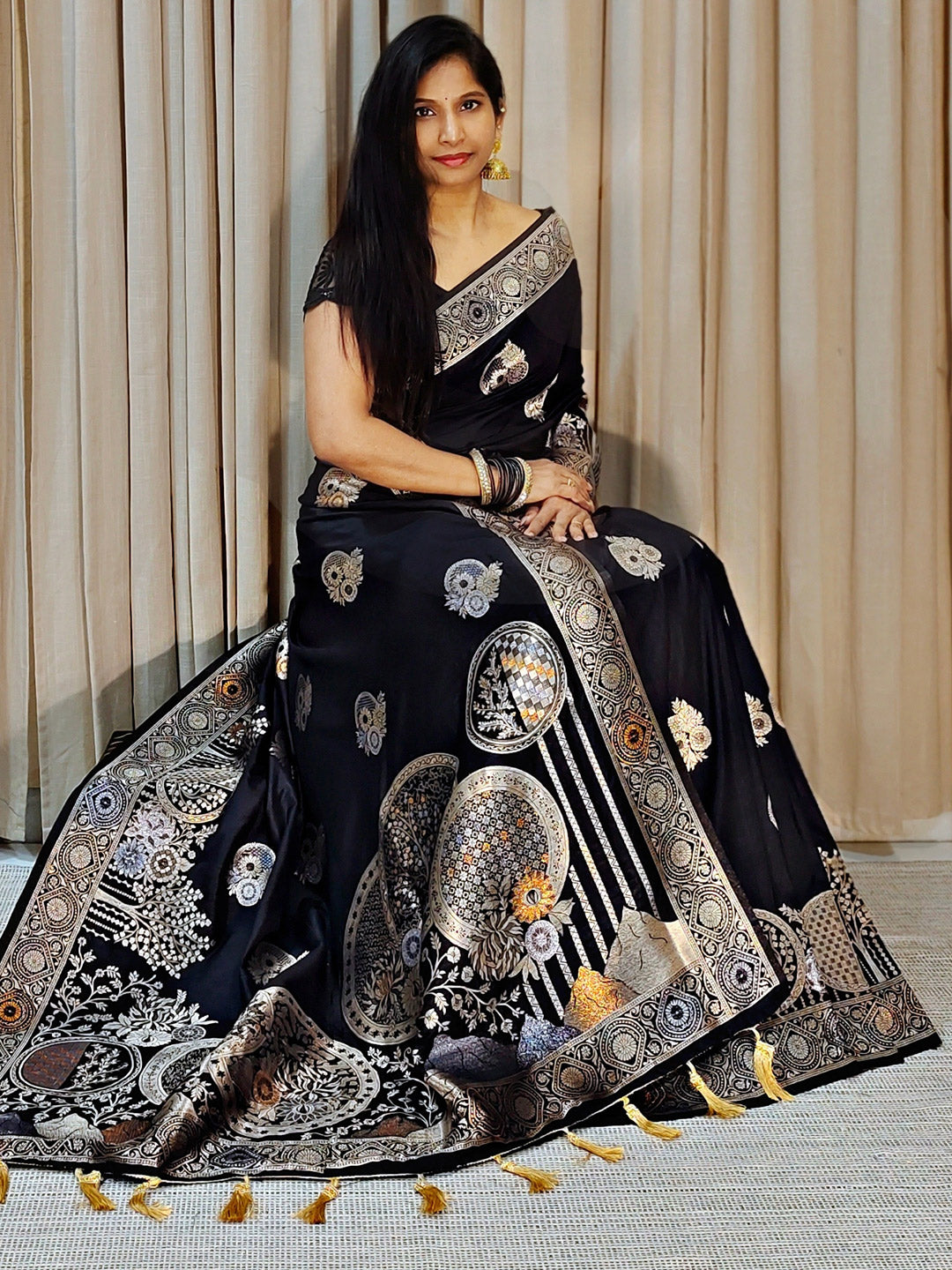 Urban Pallu Woven Design Silk Blend Traditional Saree