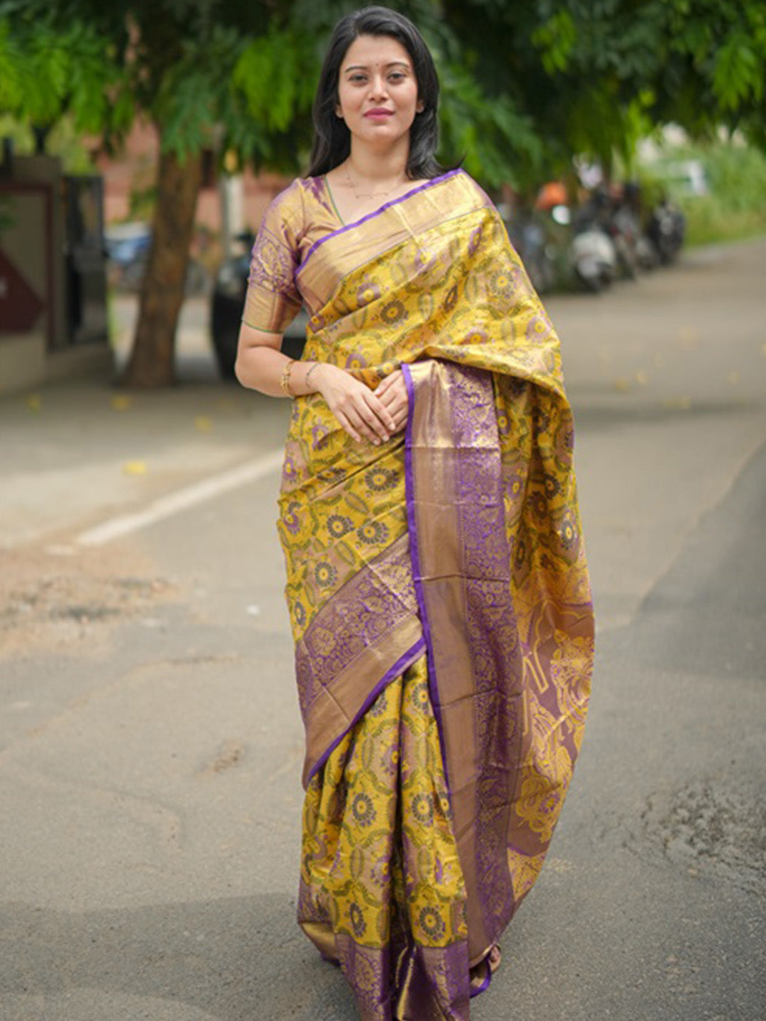 Urban Pallu Woven Design Silk Blend Traditional Saree