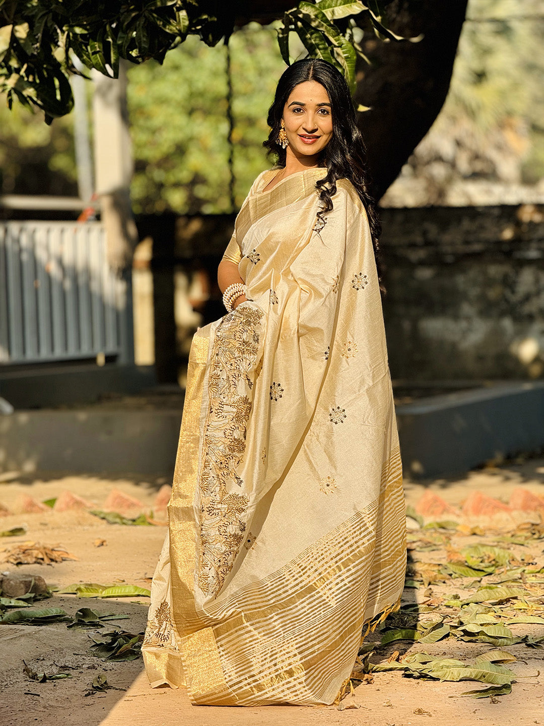 Urban Pallu Woven Design Silk Blend Traditional Saree
