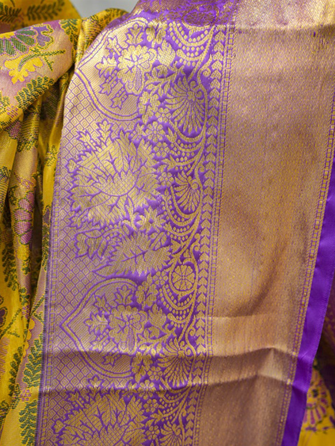 Urban Pallu Woven Design Silk Blend Traditional Saree