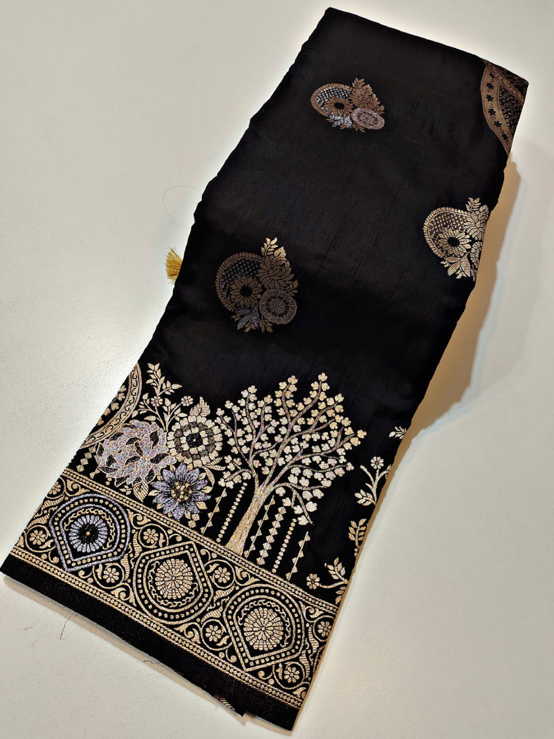 Urban Pallu Woven Design Silk Blend Traditional Saree