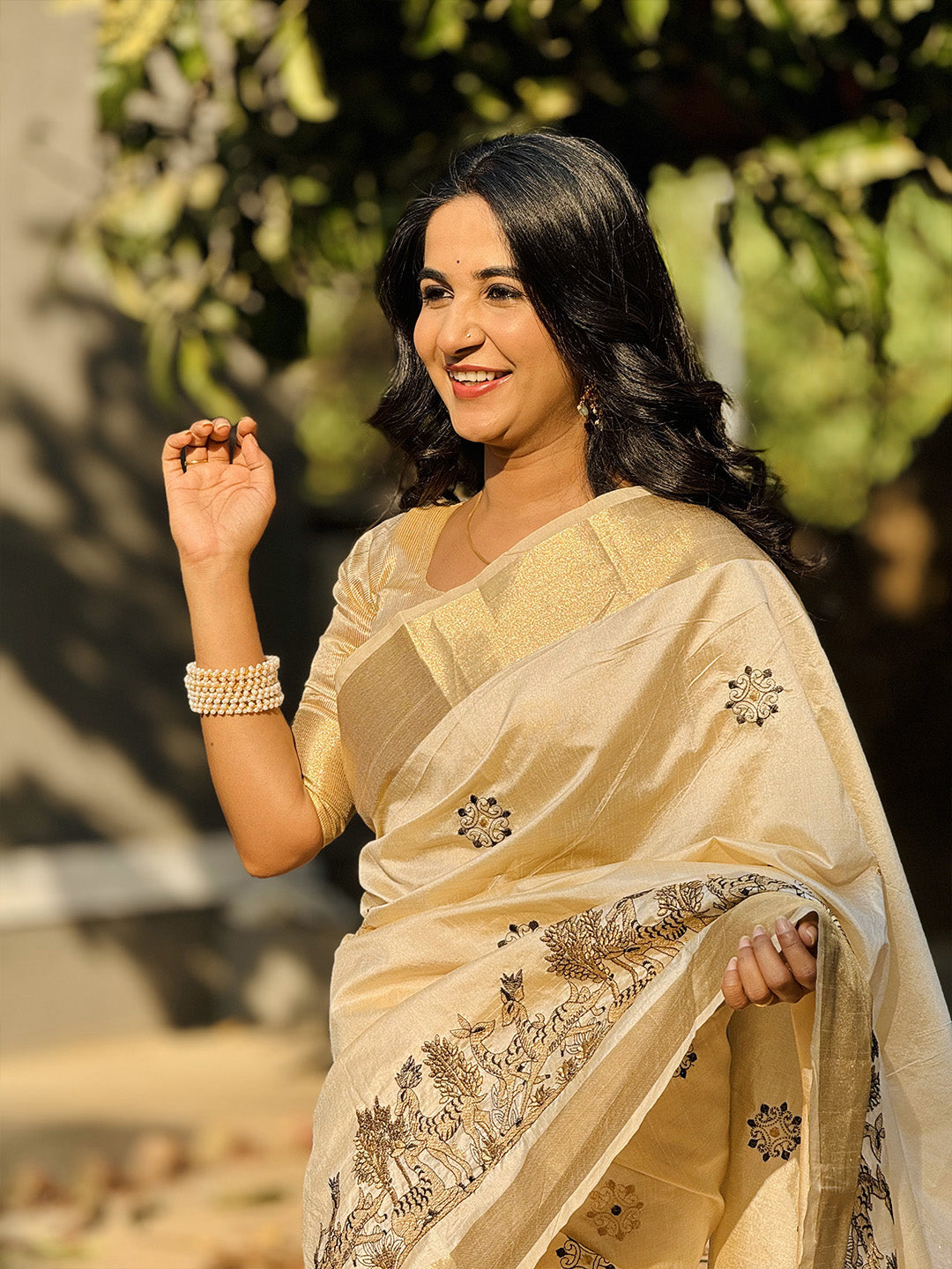 Urban Pallu Woven Design Silk Blend Traditional Saree
