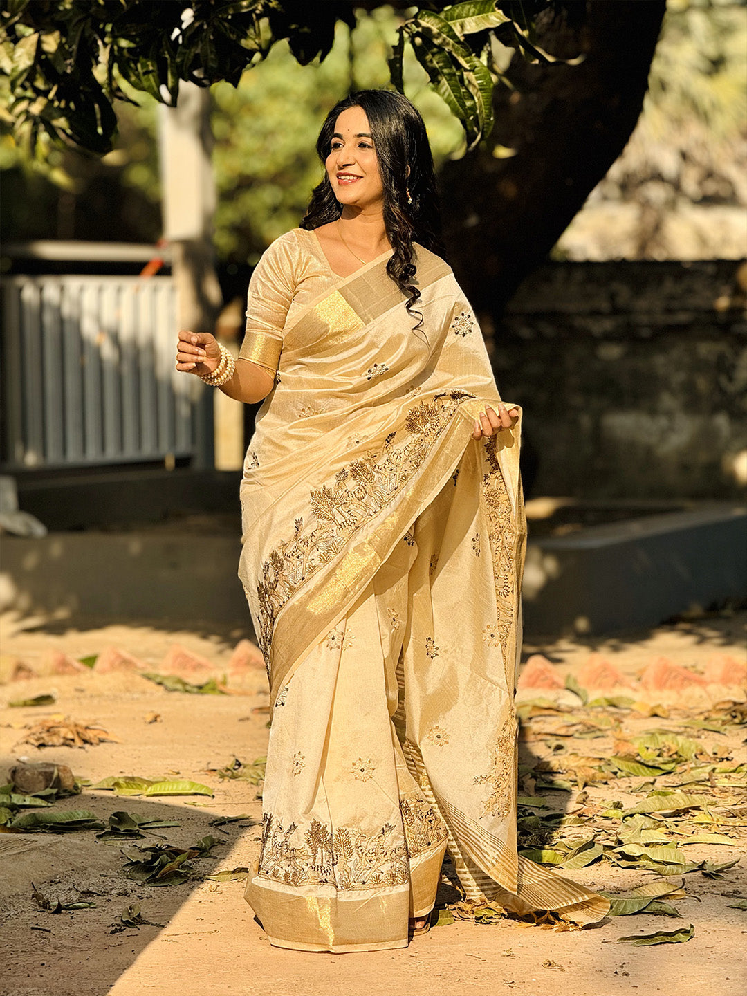 Urban Pallu Woven Design Silk Blend Traditional Saree