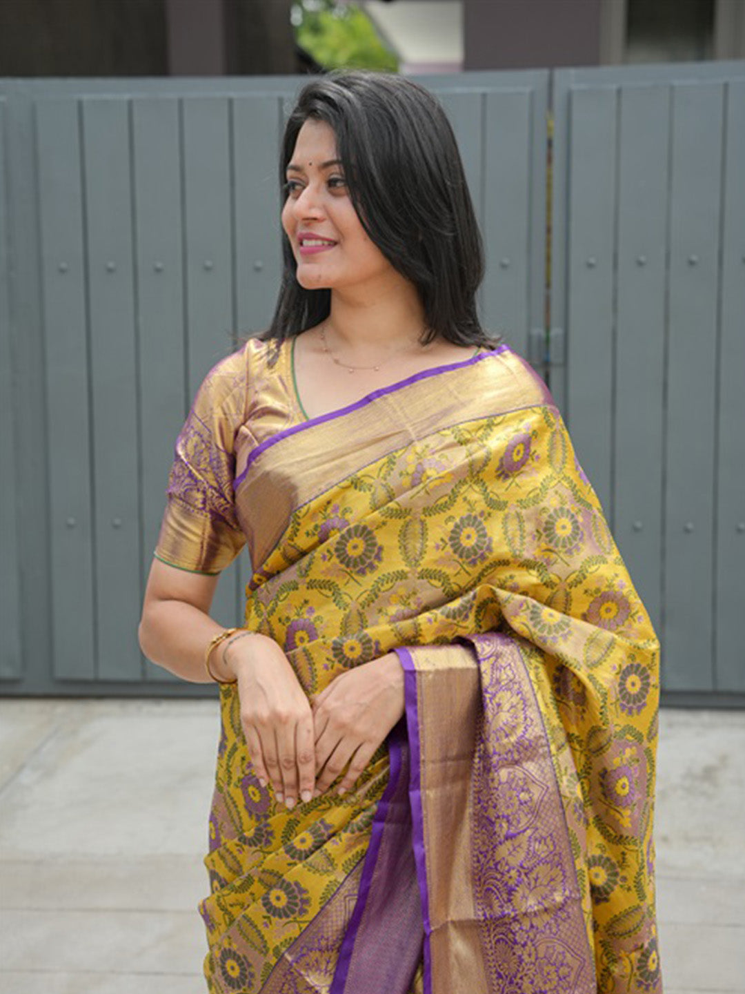 Urban Pallu Woven Design Silk Blend Traditional Saree