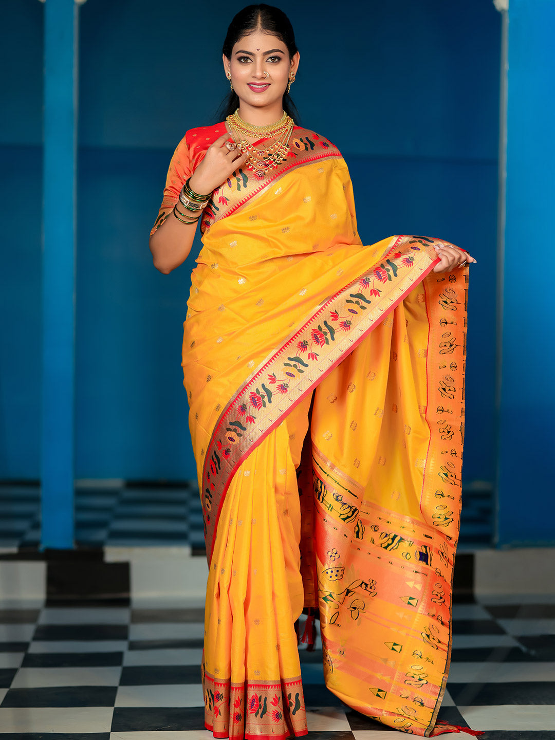 Urban Pallu Woven Design Silk Blend Traditional Saree