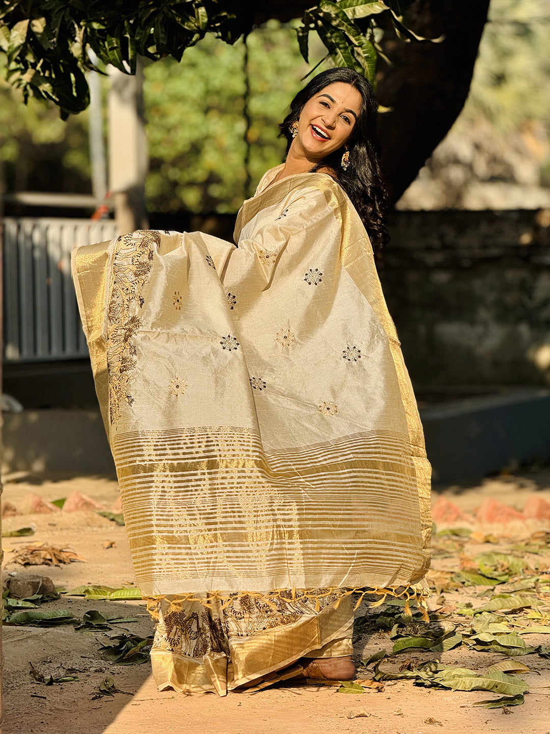 Urban Pallu Woven Design Silk Blend Traditional Saree