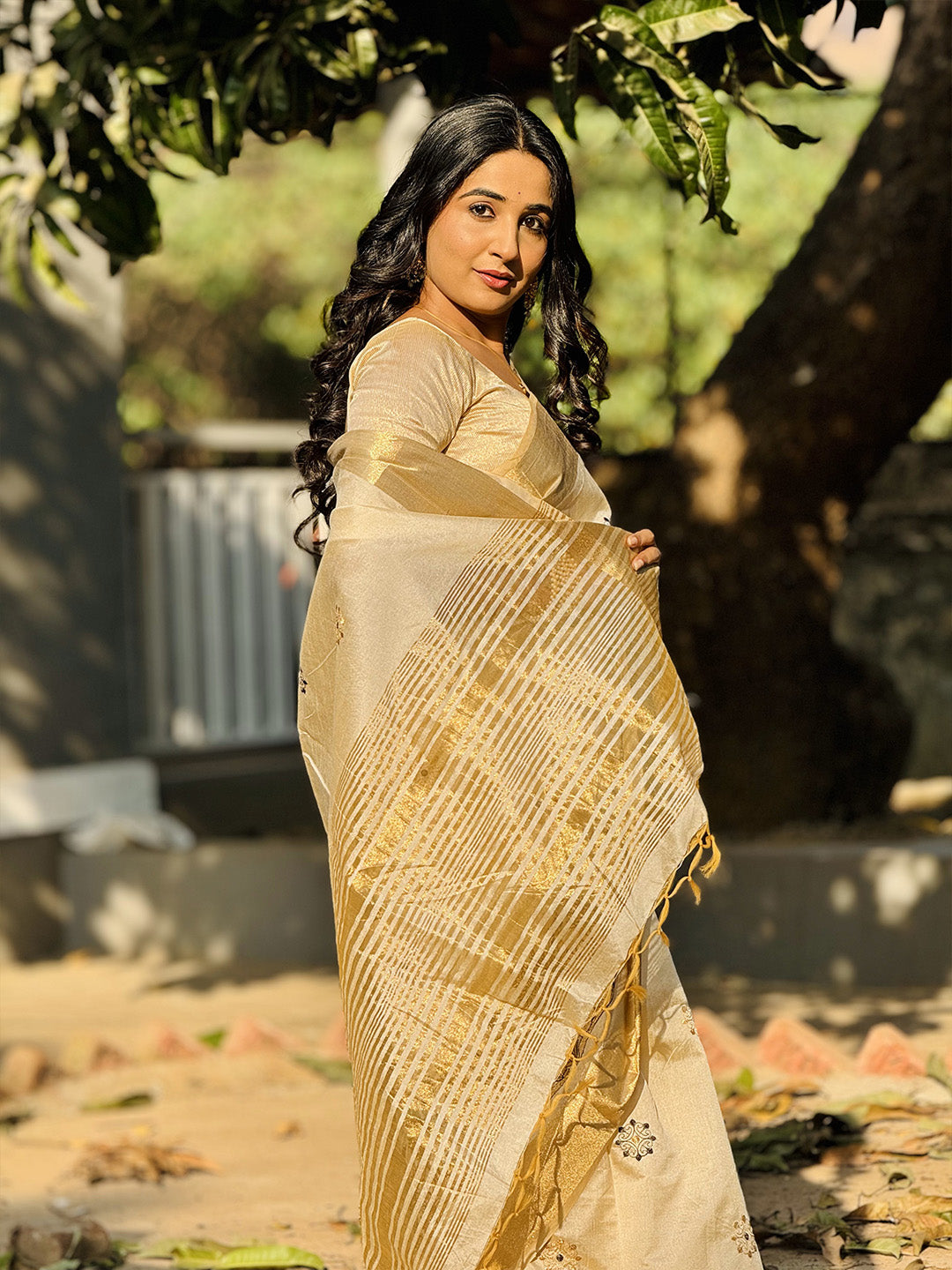 Urban Pallu Woven Design Silk Blend Traditional Saree