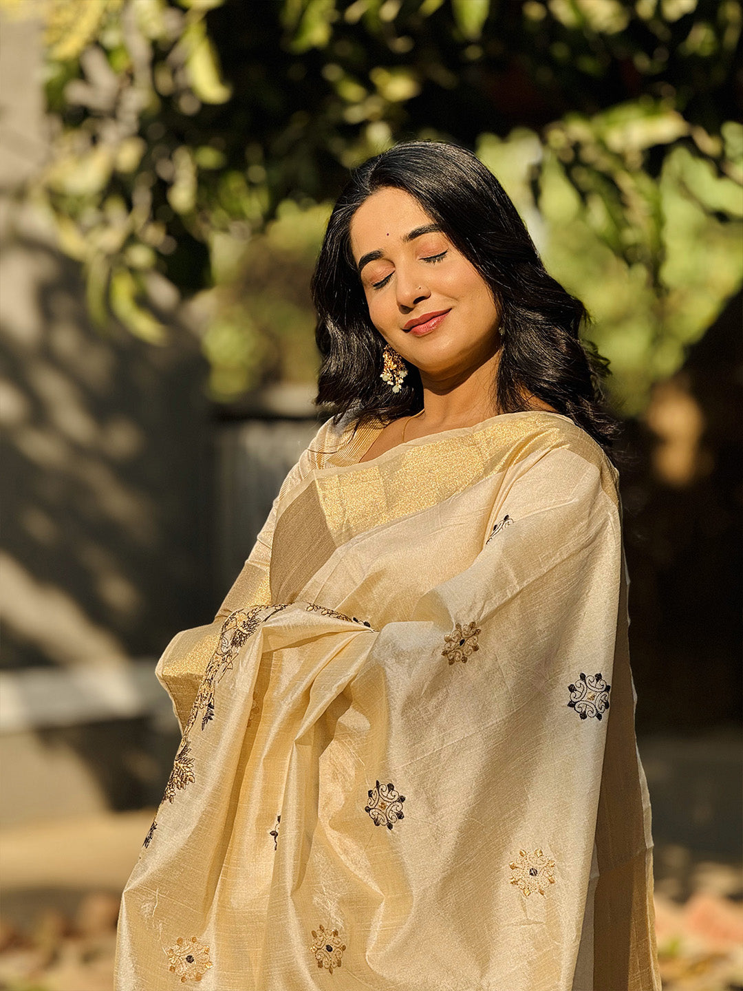 Urban Pallu Woven Design Silk Blend Traditional Saree