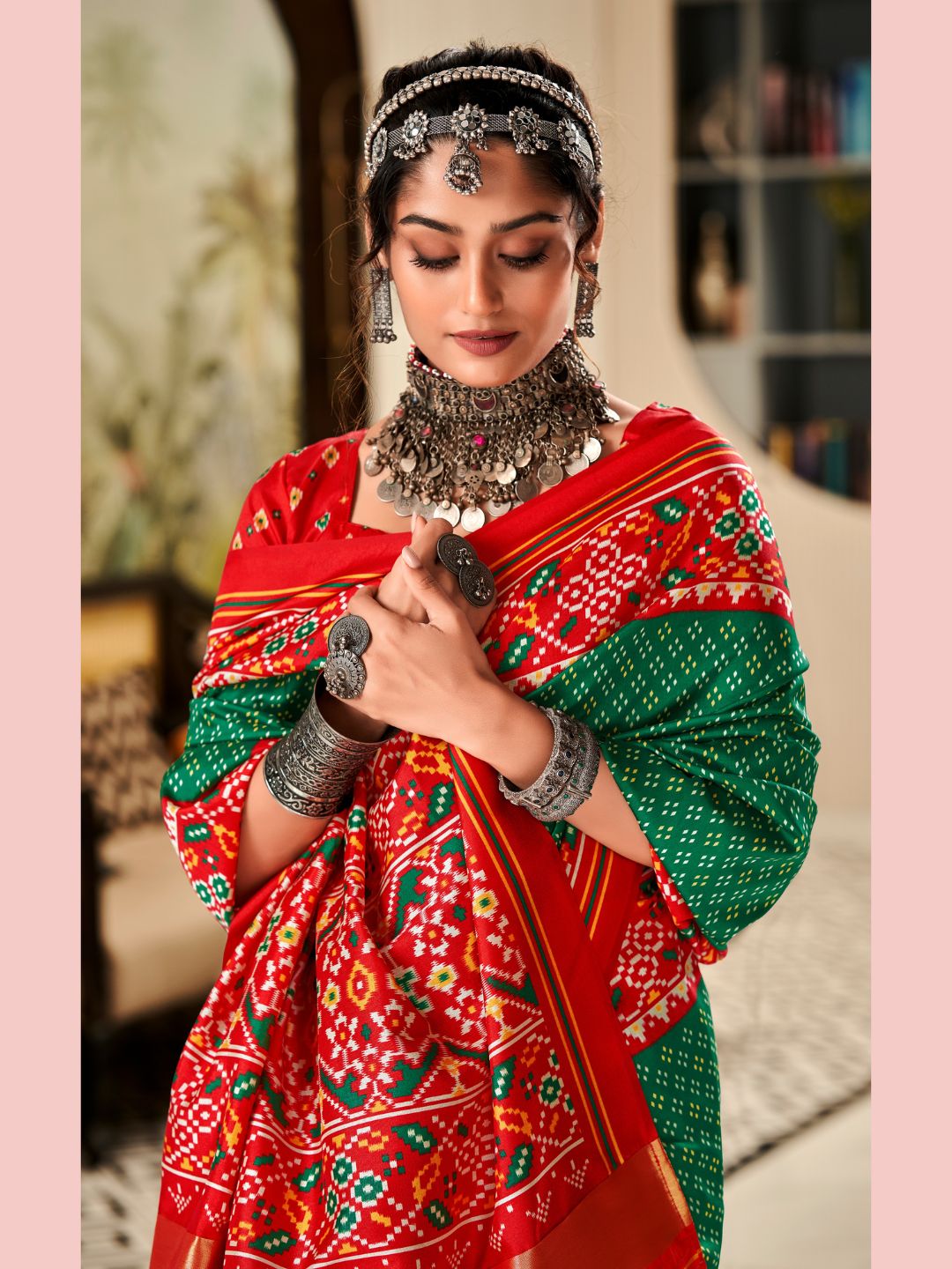 Urban Pallu Woven Design Cotton Blend Daily Saree