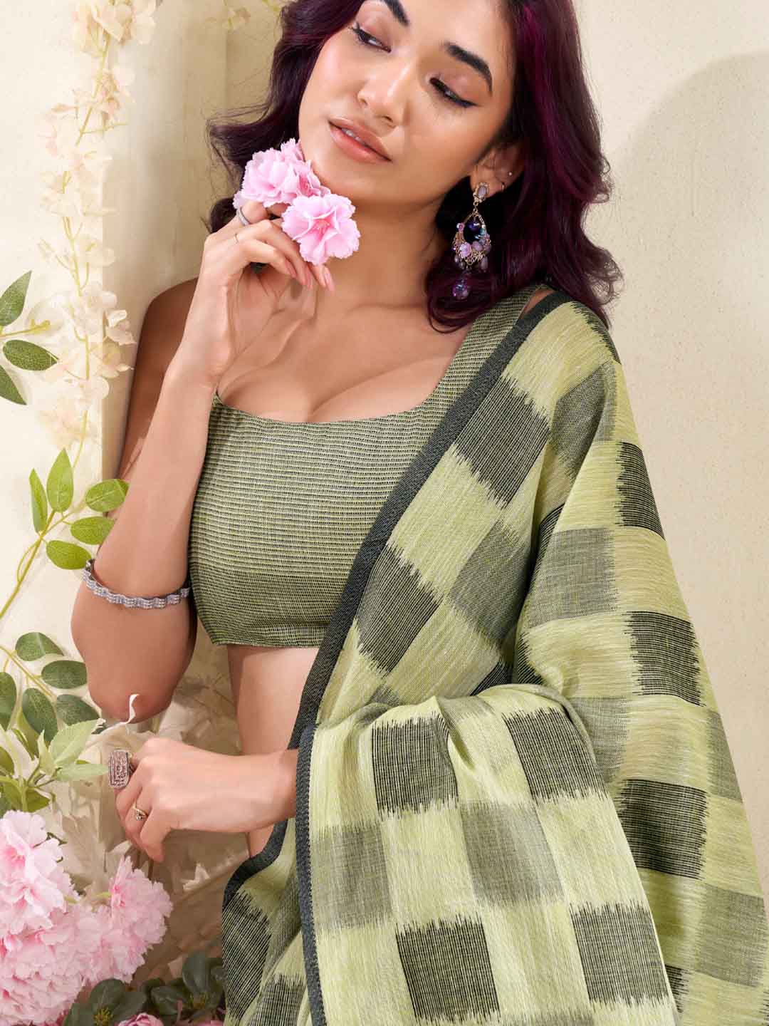 Urban Pallu Woven Design Silk Blend Work Saree