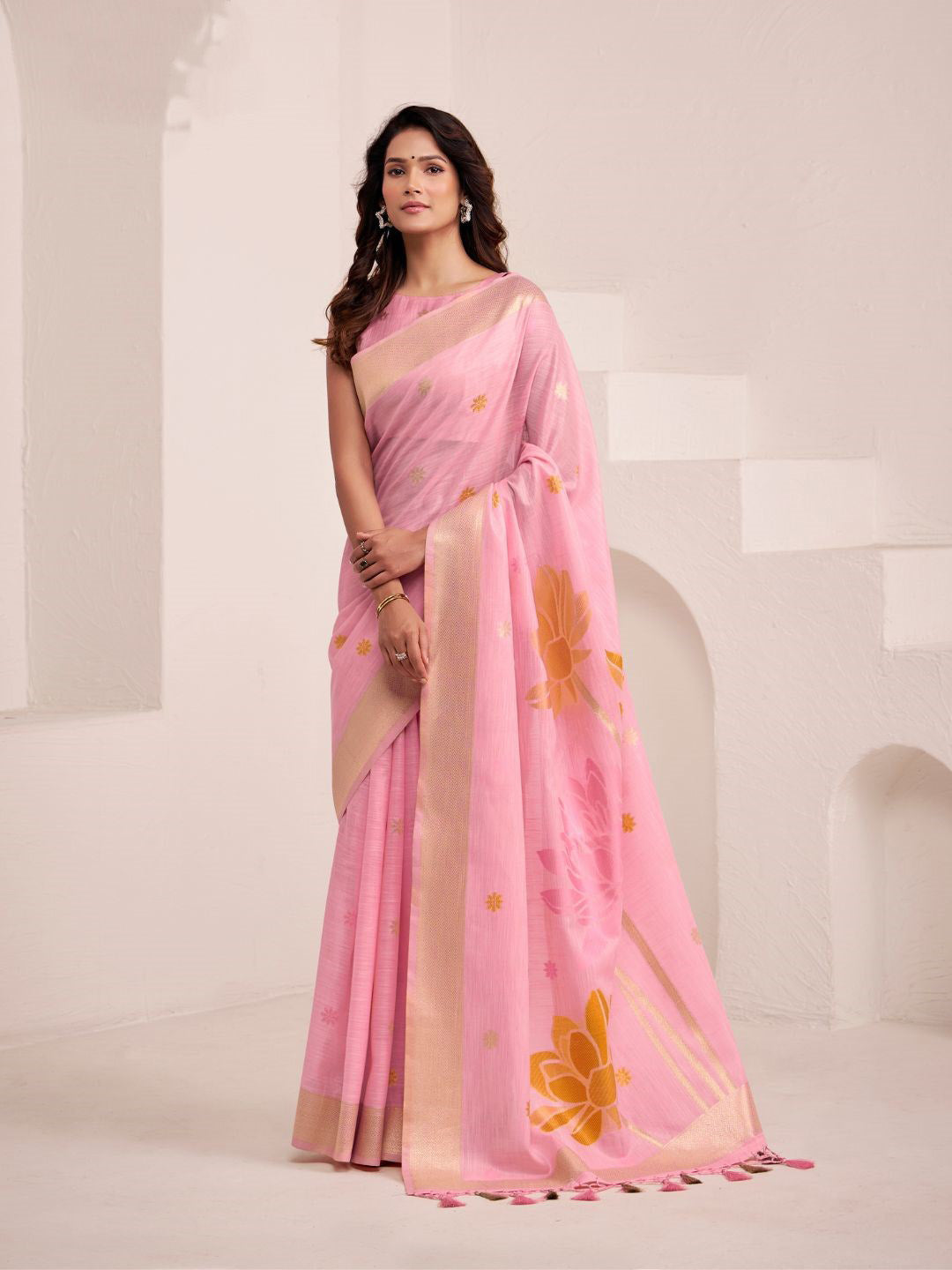 Urban Pallu Woven Design Silk Blend Daily Saree
