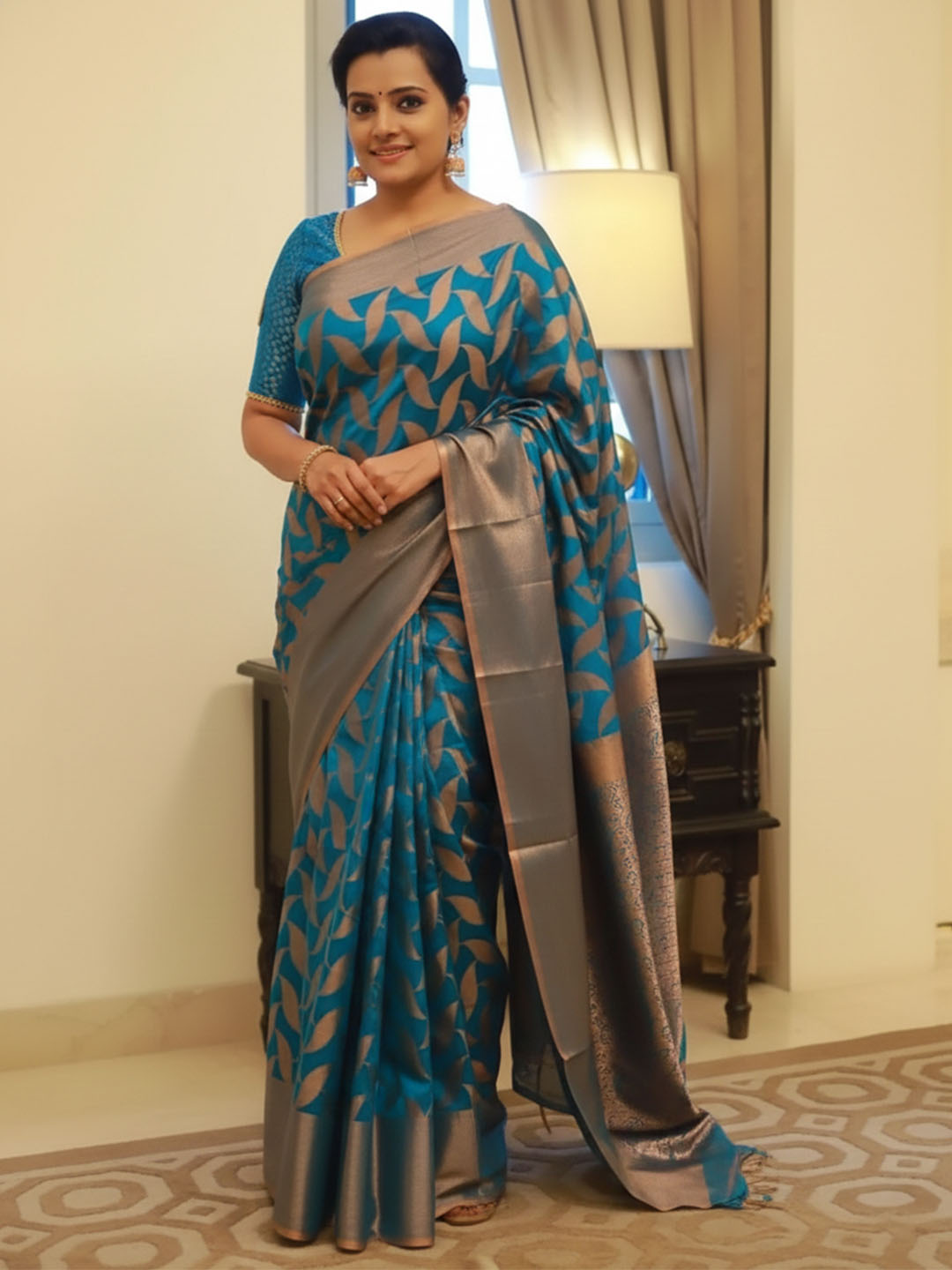 Urban Pallu Woven Design Silk Blend Traditional Saree