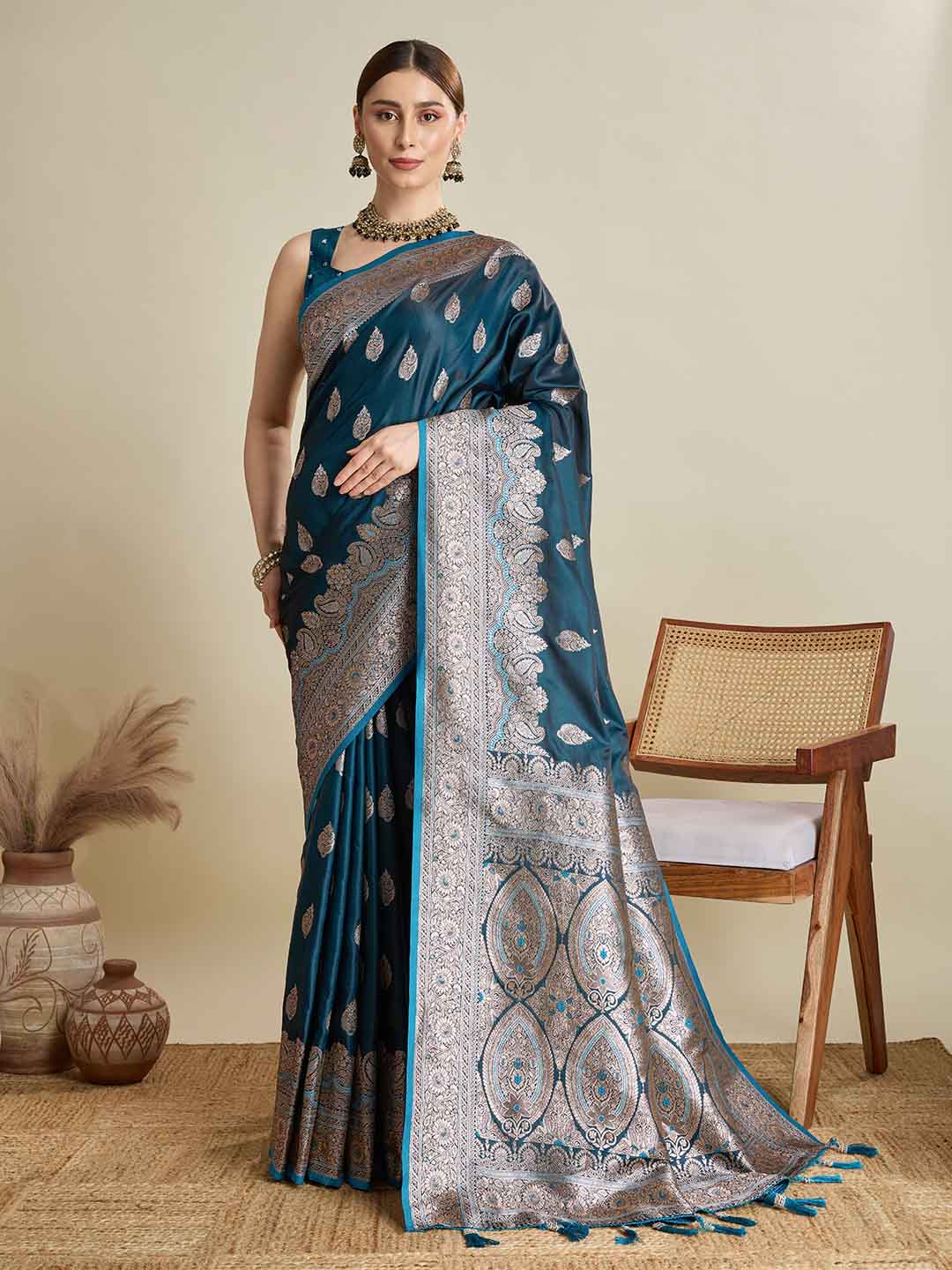Urban Pallu Woven Design Silk Blend Party Saree