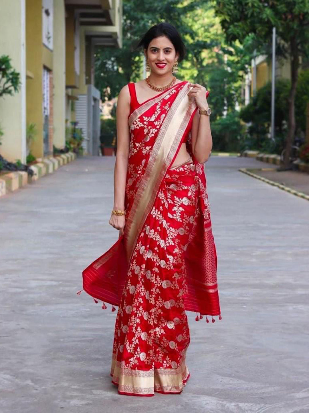 Urban Pallu Woven Design Silk Blend Traditional Saree