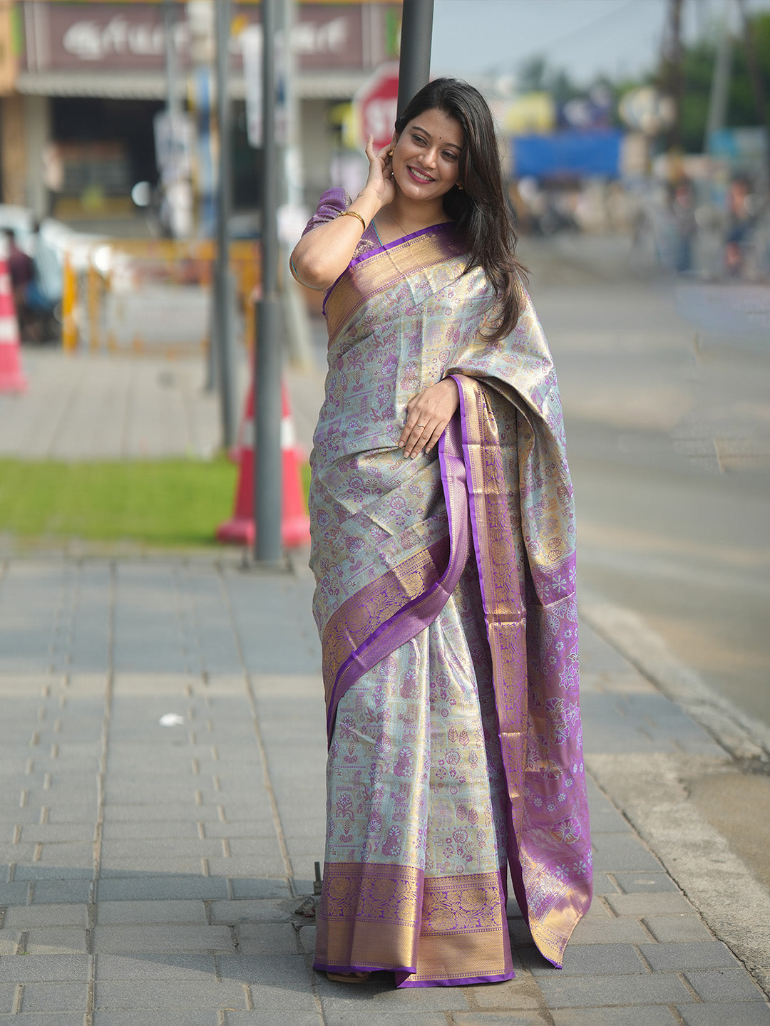 Urban Pallu Woven Design Silk Blend Traditional Saree