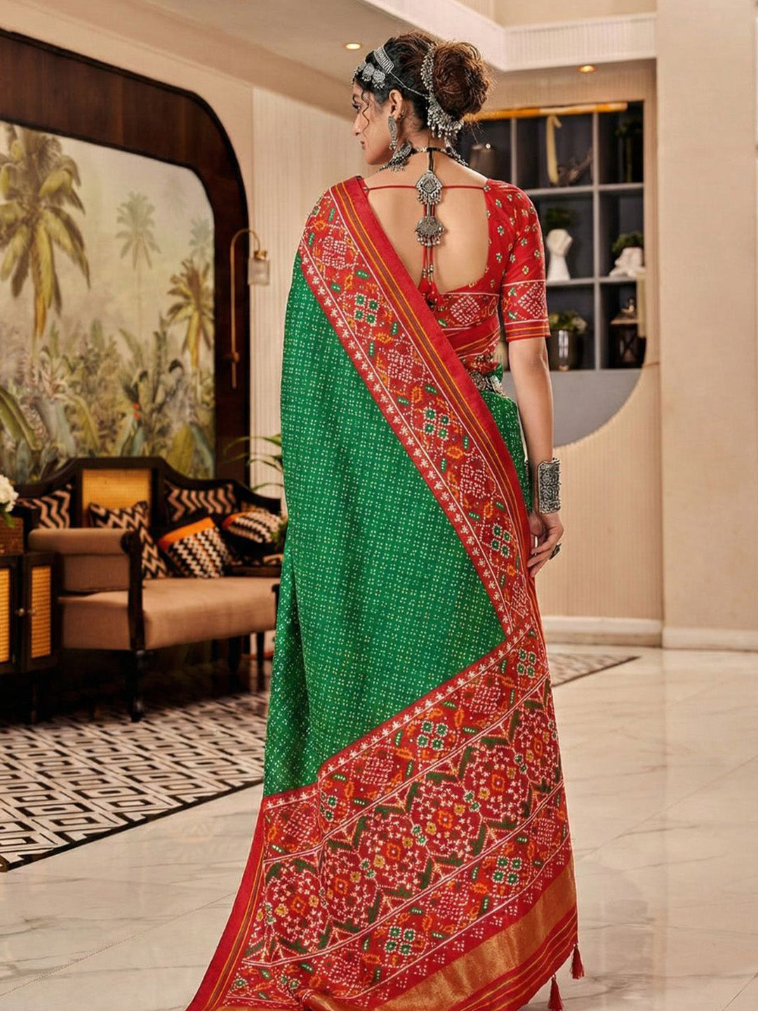 Urban Pallu Woven Design Cotton Blend Daily Saree