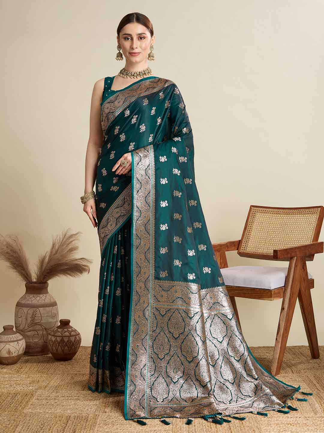 Urban Pallu Woven Design Silk Blend Party Saree