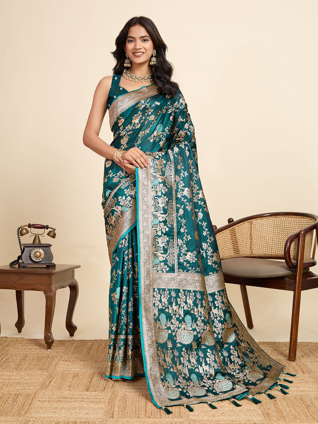 Urban Pallu Woven Design Silk Blend Party Saree