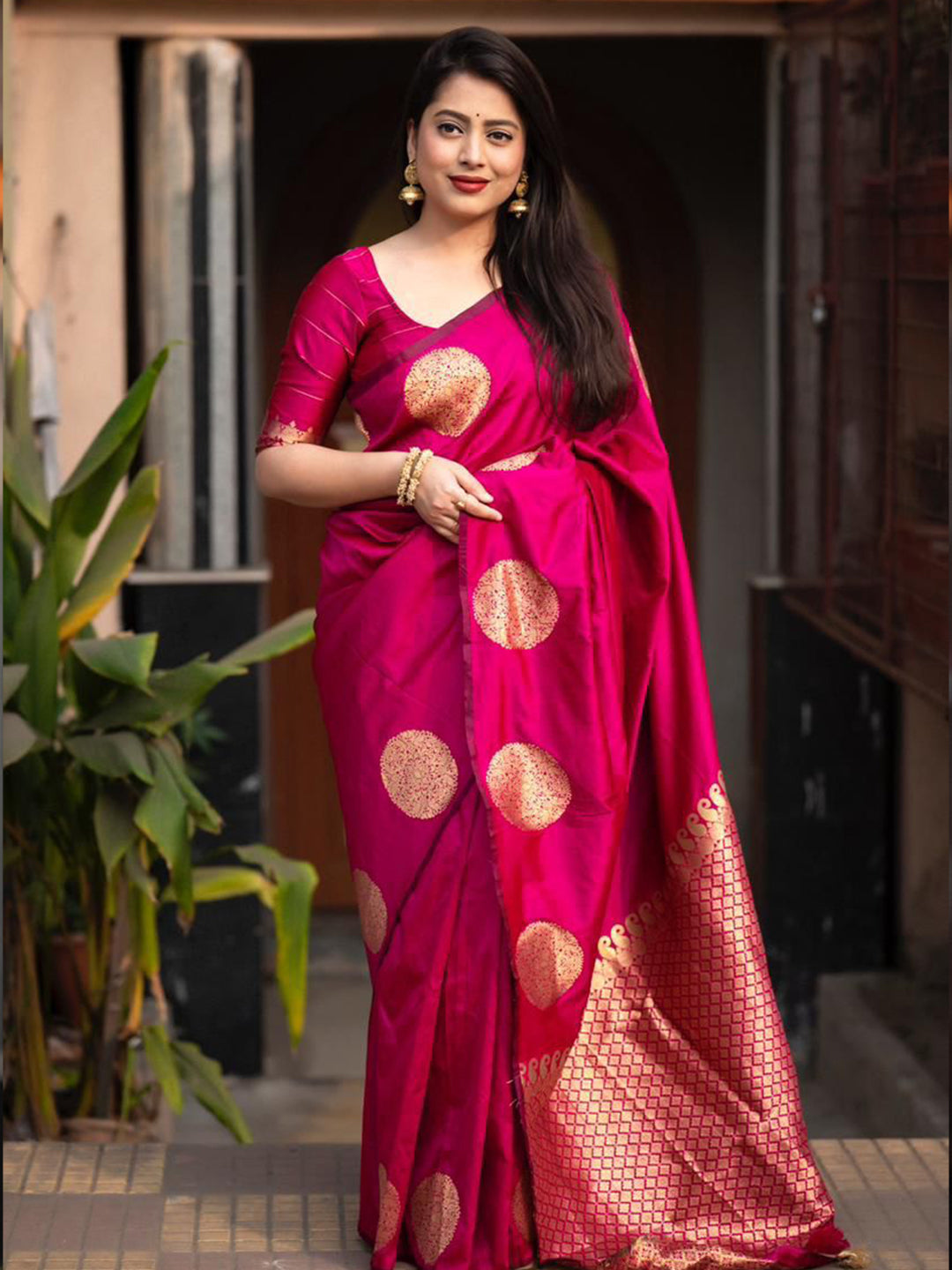Urban Pallu Woven Design Silk Blend Work Saree