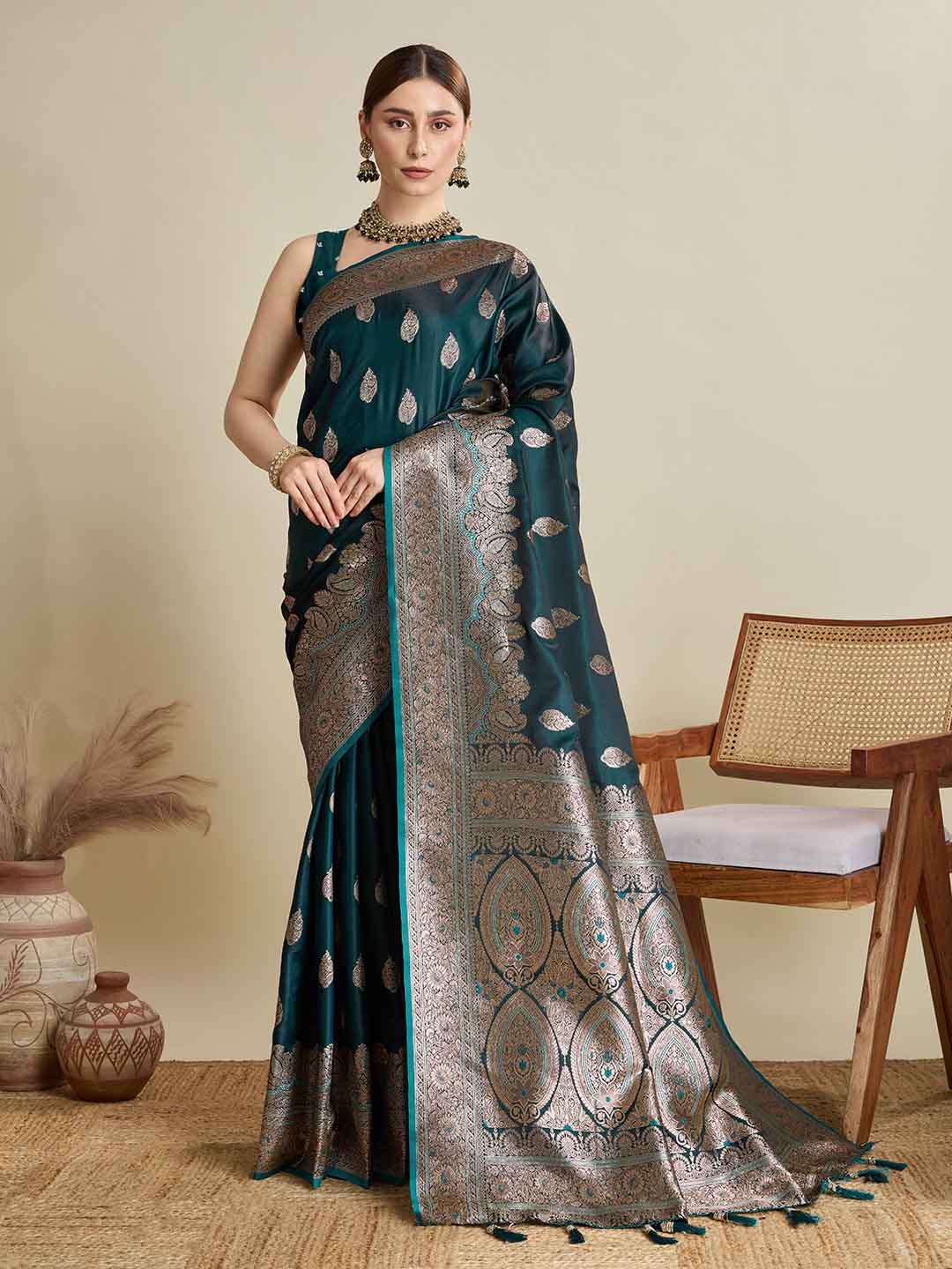 Urban Pallu Woven Design Silk Blend Party Saree