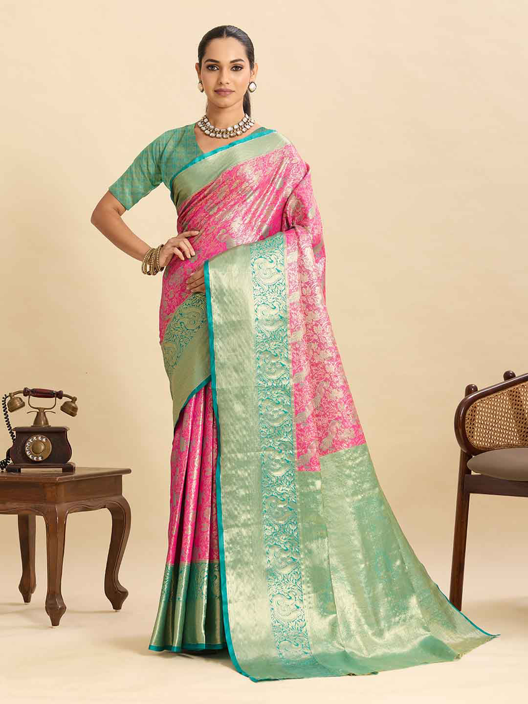 Urban Pallu Woven Design Silk Blend Festive Saree