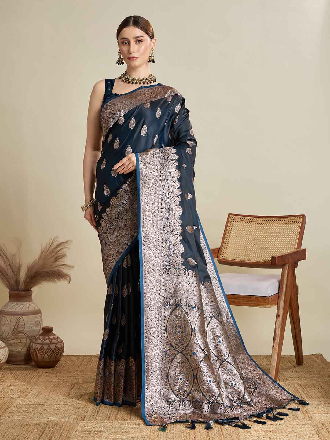 Urban Pallu Woven Design Silk Blend Party Saree